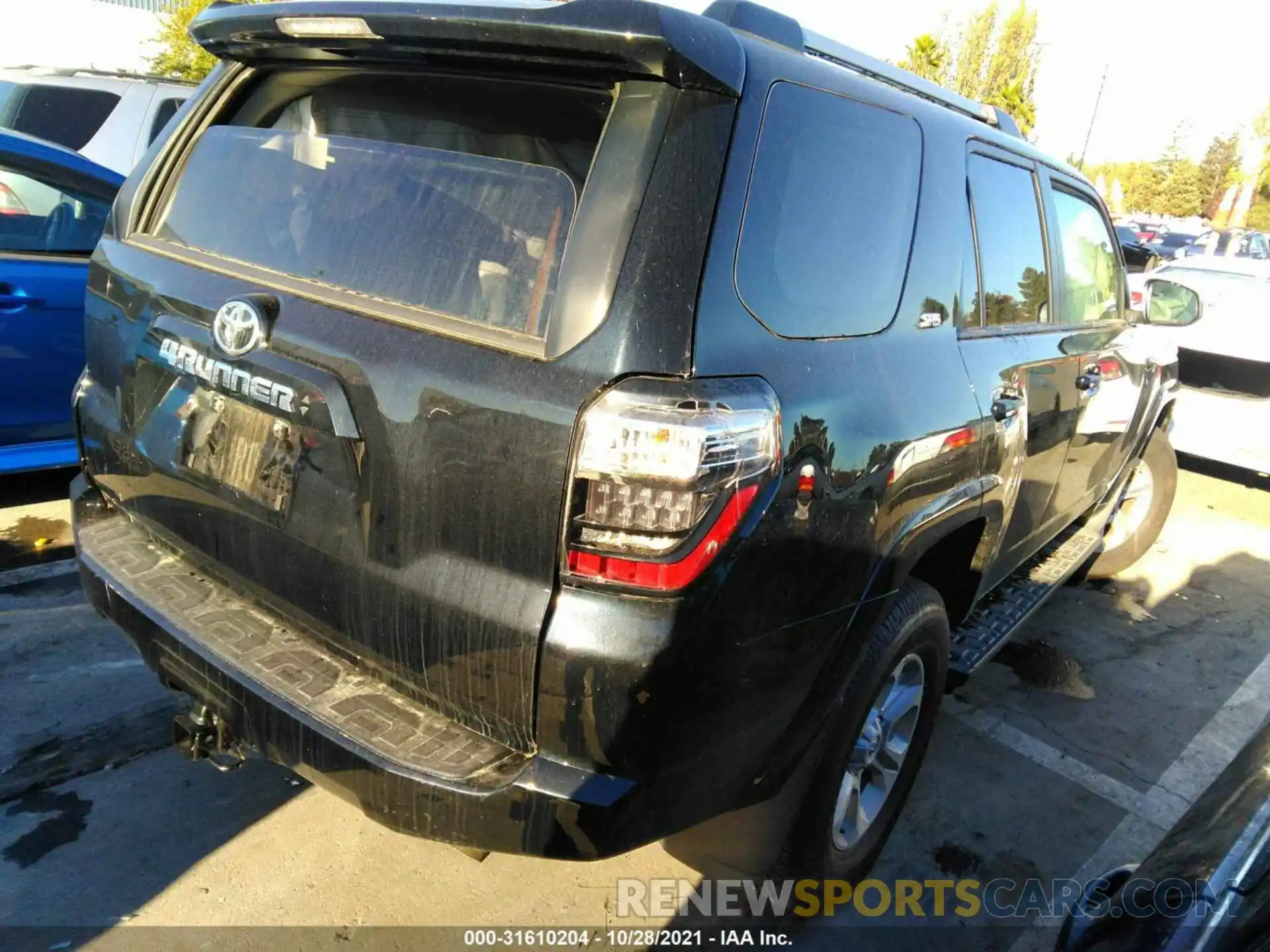 4 Photograph of a damaged car JTEMU5JR0M5923048 TOYOTA 4RUNNER 2021