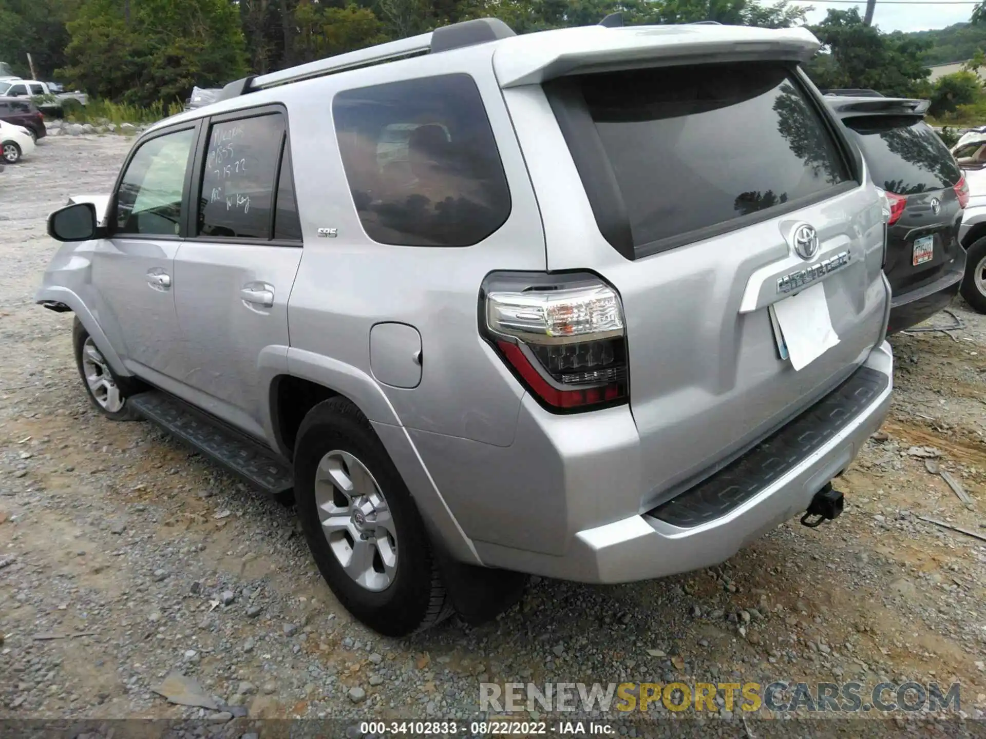 3 Photograph of a damaged car JTEMU5JR0M5923437 TOYOTA 4RUNNER 2021