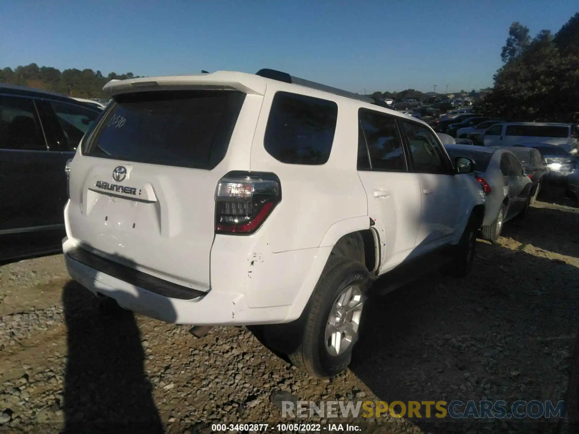 4 Photograph of a damaged car JTEMU5JR0M5942036 TOYOTA 4RUNNER 2021