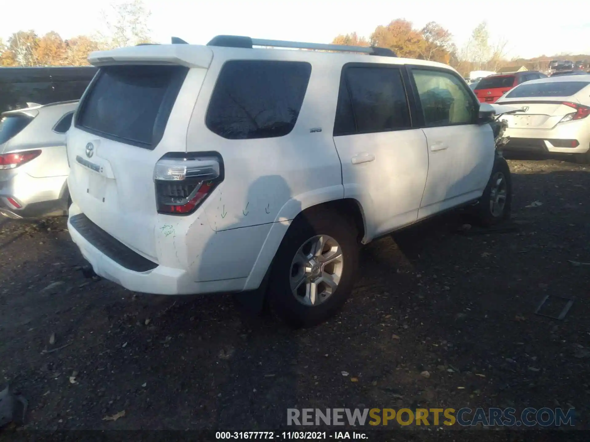 4 Photograph of a damaged car JTEMU5JR0M5952193 TOYOTA 4RUNNER 2021