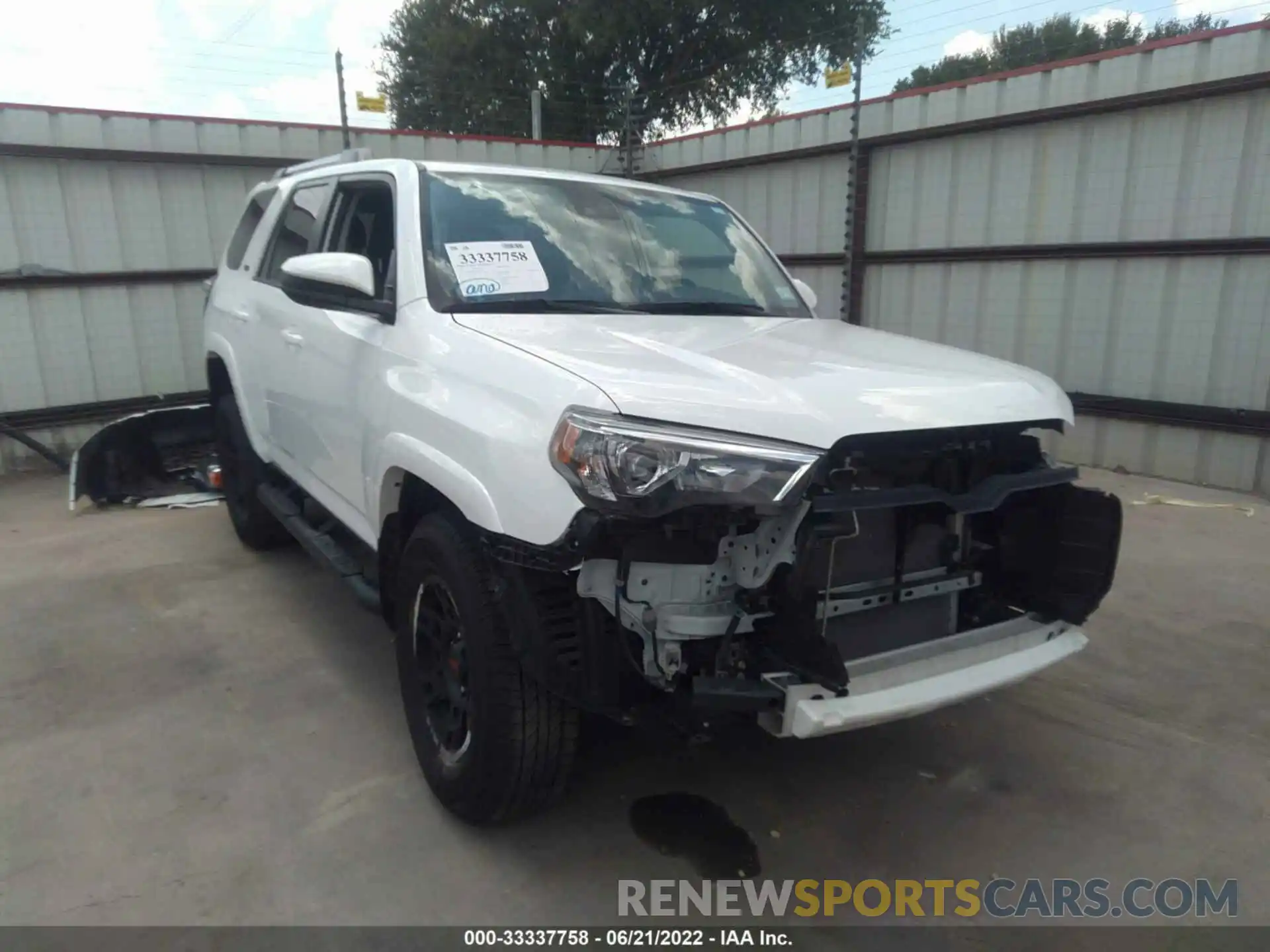 1 Photograph of a damaged car JTEMU5JR1M5872563 TOYOTA 4RUNNER 2021