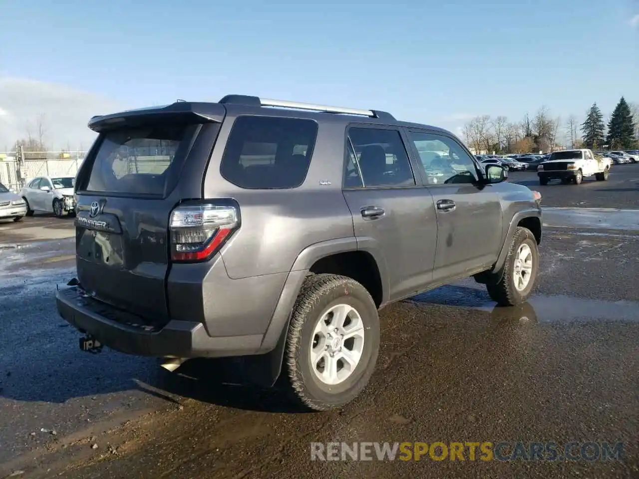 4 Photograph of a damaged car JTEMU5JR1M5906243 TOYOTA 4RUNNER 2021