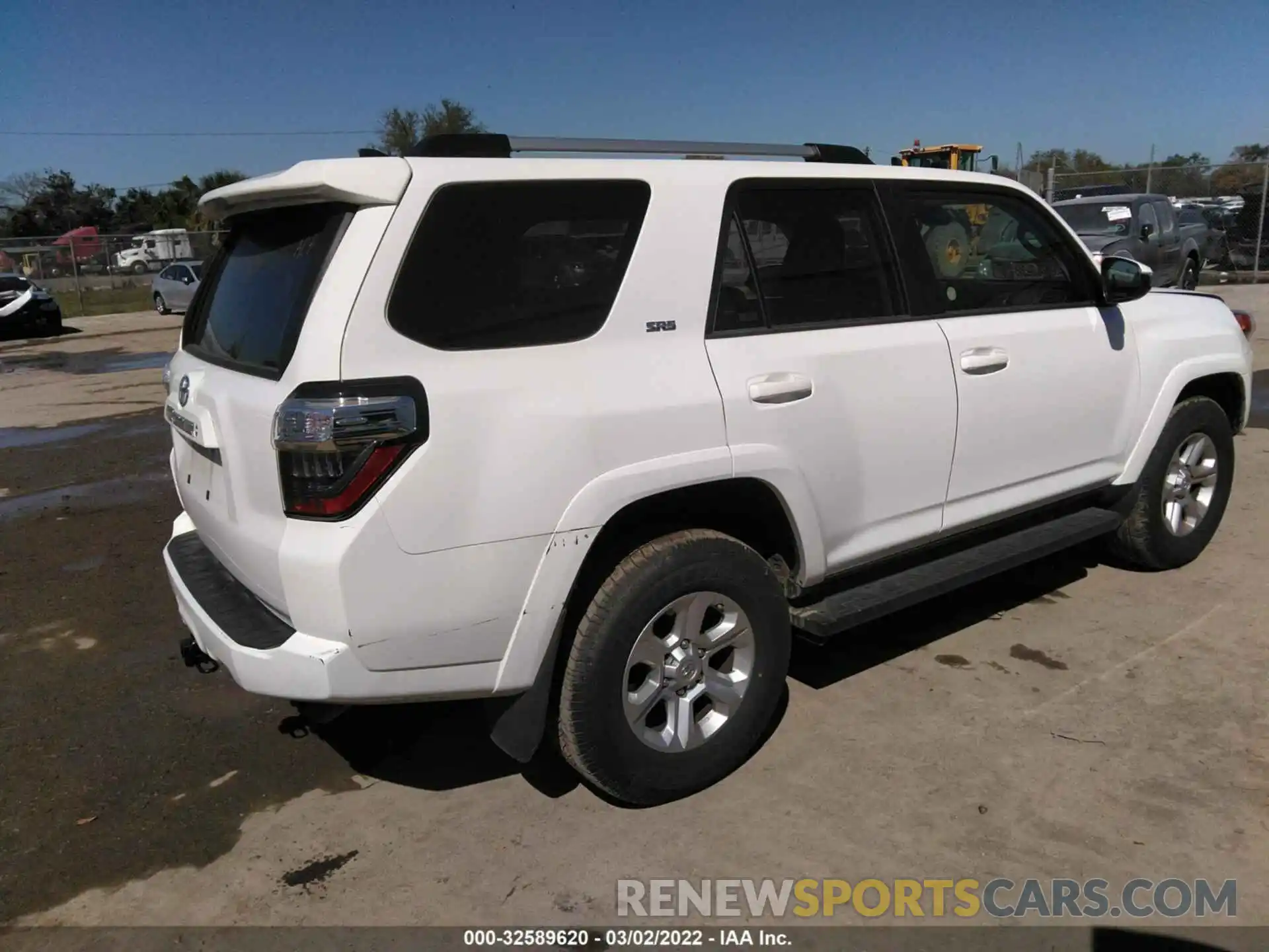 4 Photograph of a damaged car JTEMU5JR1M5908574 TOYOTA 4RUNNER 2021