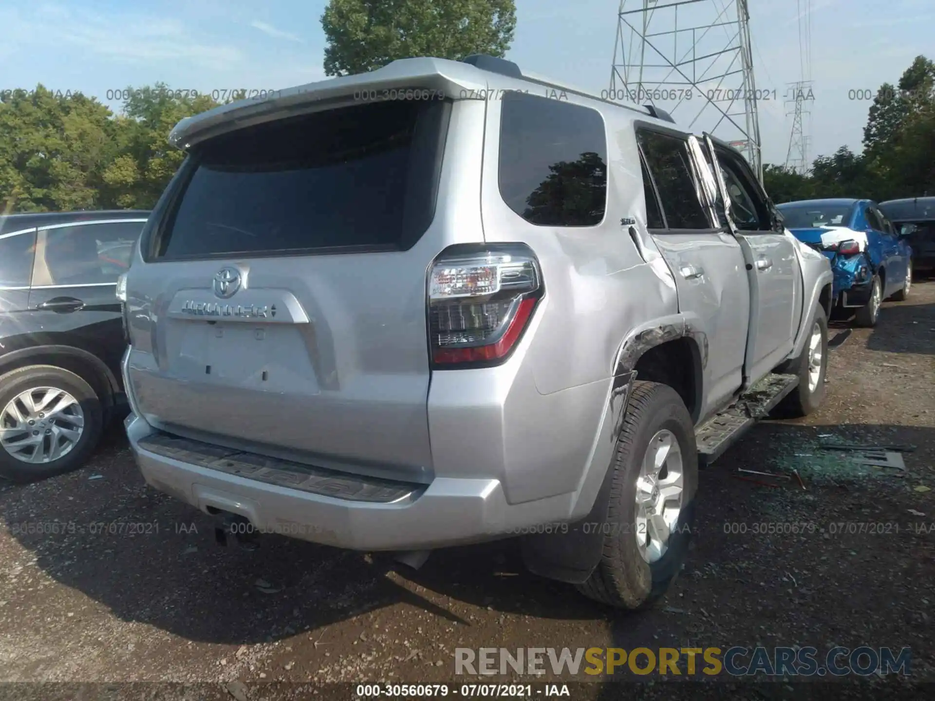 4 Photograph of a damaged car JTEMU5JR1M5911216 TOYOTA 4RUNNER 2021