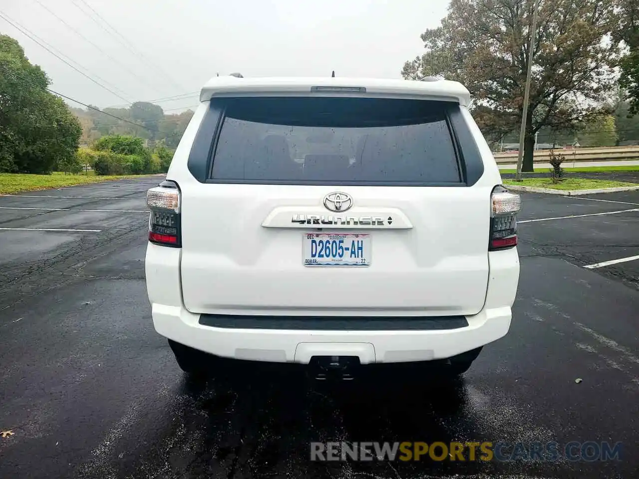 4 Photograph of a damaged car JTEMU5JR1M5923589 TOYOTA 4RUNNER 2021