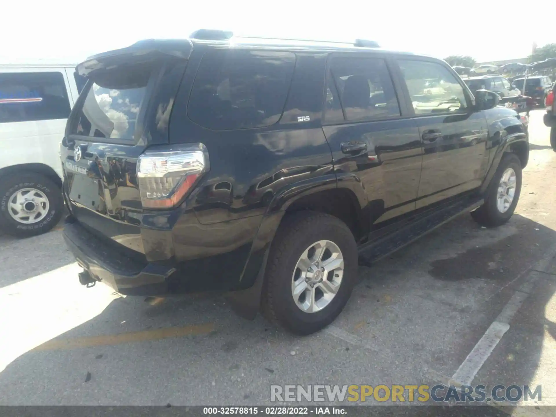 4 Photograph of a damaged car JTEMU5JR1M5926346 TOYOTA 4RUNNER 2021