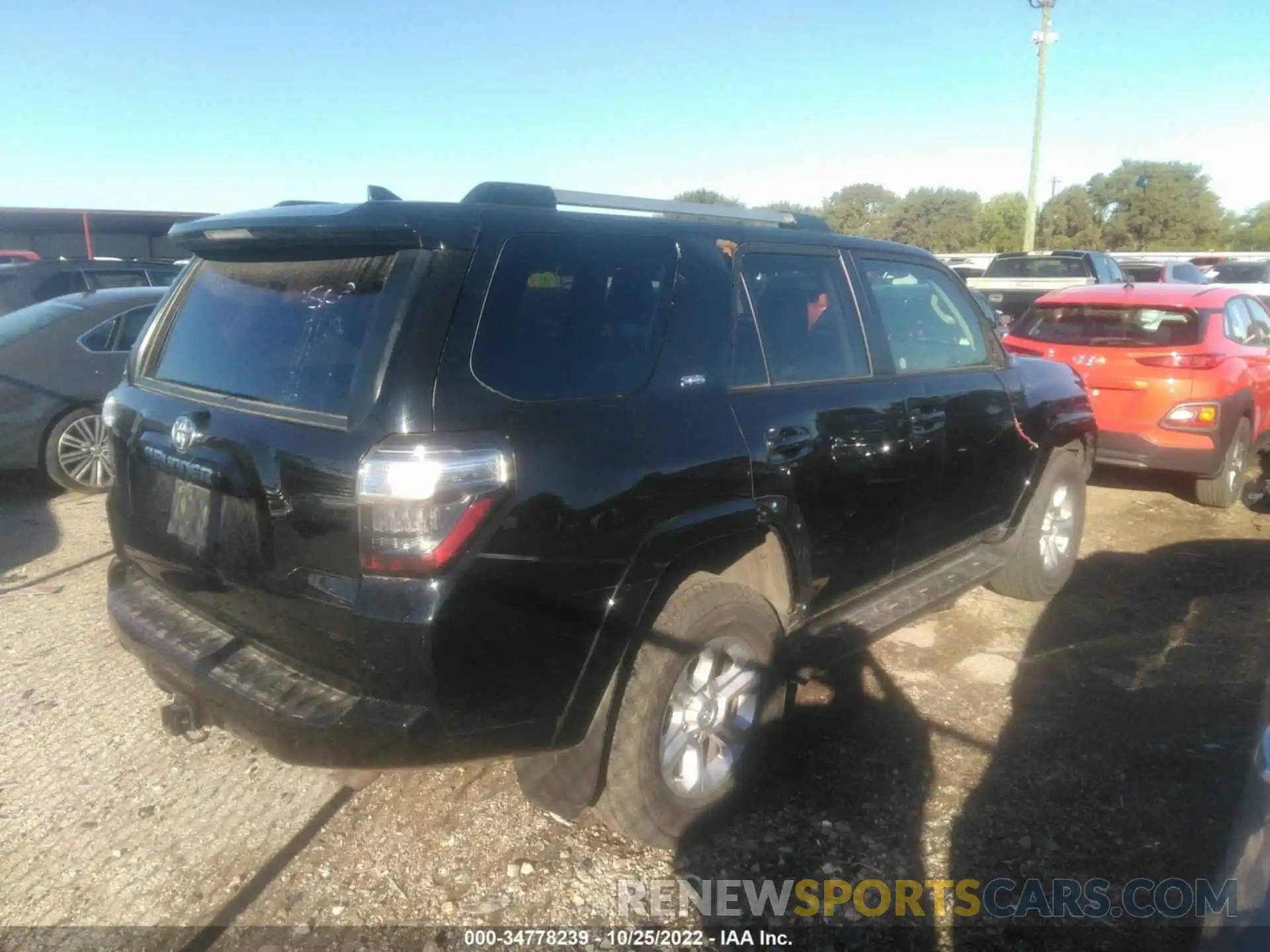 4 Photograph of a damaged car JTEMU5JR1M5939548 TOYOTA 4RUNNER 2021