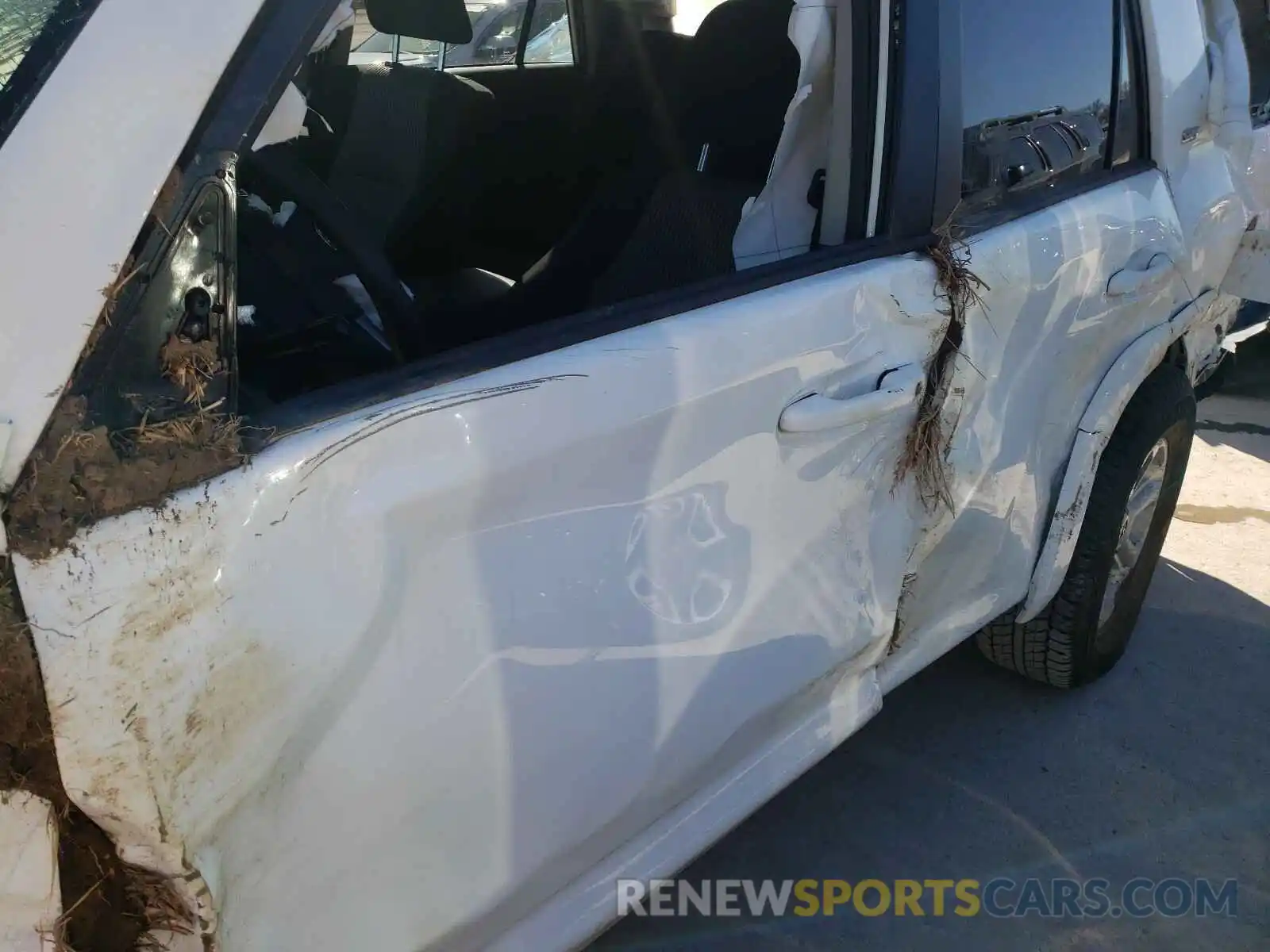 10 Photograph of a damaged car JTEMU5JR2M5857604 TOYOTA 4RUNNER 2021