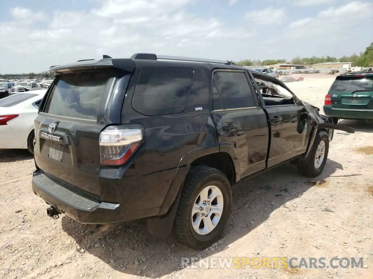 4 Photograph of a damaged car JTEMU5JR2M5895575 TOYOTA 4RUNNER 2021