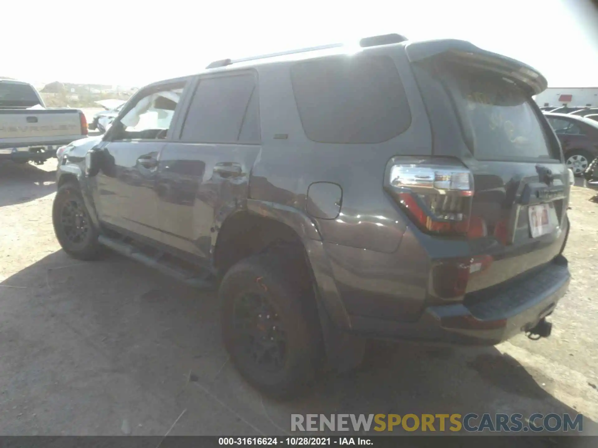 3 Фотография поврежденного автомобиля JTEMU5JR2M5917509 TOYOTA 4RUNNER 2021