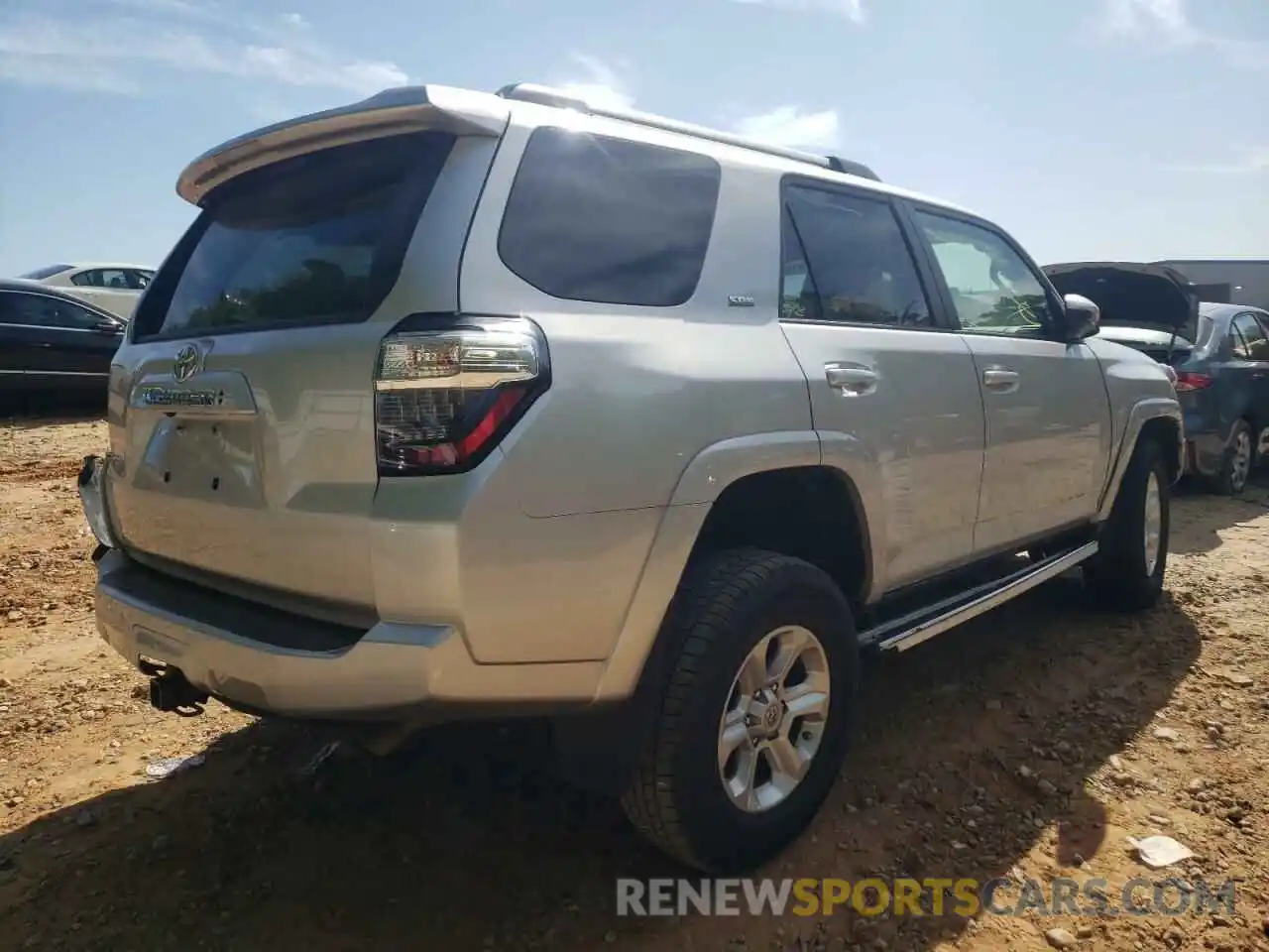 4 Photograph of a damaged car JTEMU5JR2M5927375 TOYOTA 4RUNNER 2021