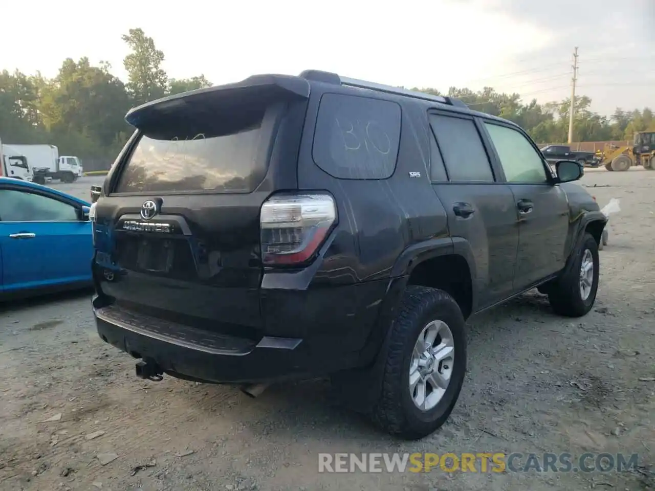 4 Photograph of a damaged car JTEMU5JR2M5934620 TOYOTA 4RUNNER 2021