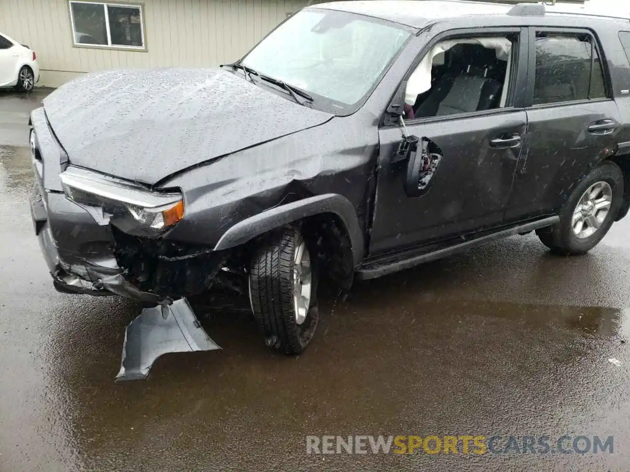 9 Photograph of a damaged car JTEMU5JR2M5934679 TOYOTA 4RUNNER 2021