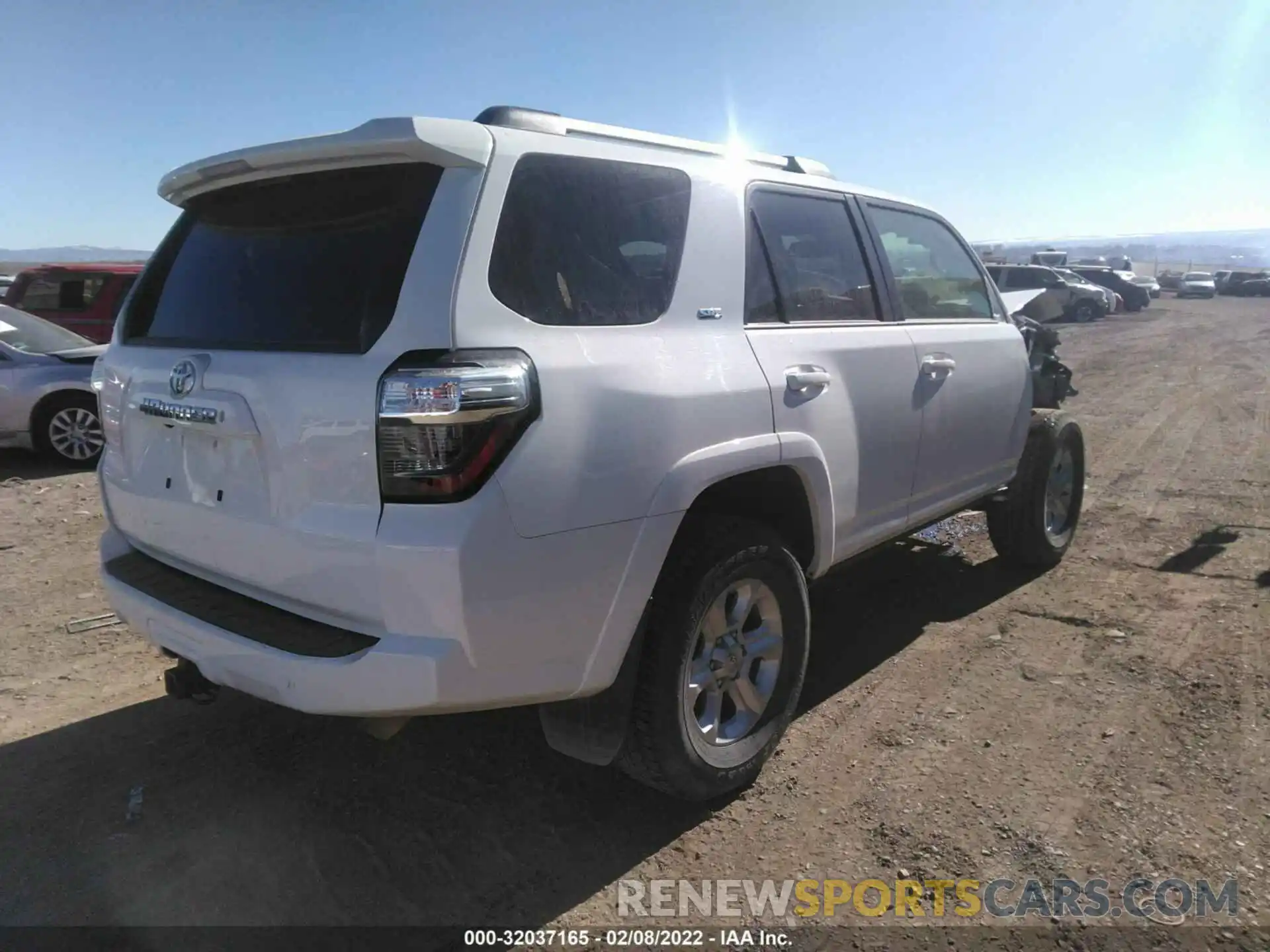 4 Photograph of a damaged car JTEMU5JR3M5867963 TOYOTA 4RUNNER 2021