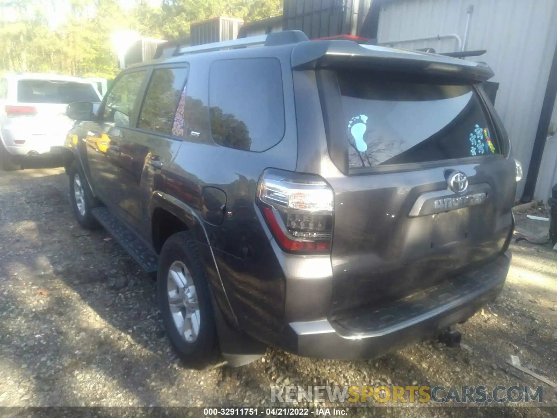 3 Photograph of a damaged car JTEMU5JR3M5879496 TOYOTA 4RUNNER 2021