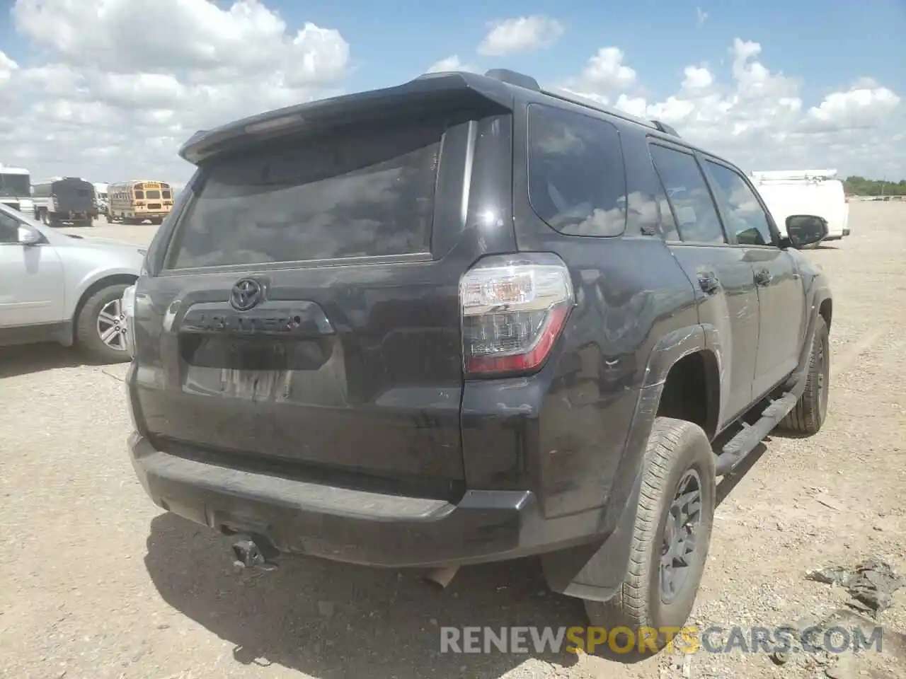 4 Photograph of a damaged car JTEMU5JR3M5880342 TOYOTA 4RUNNER 2021