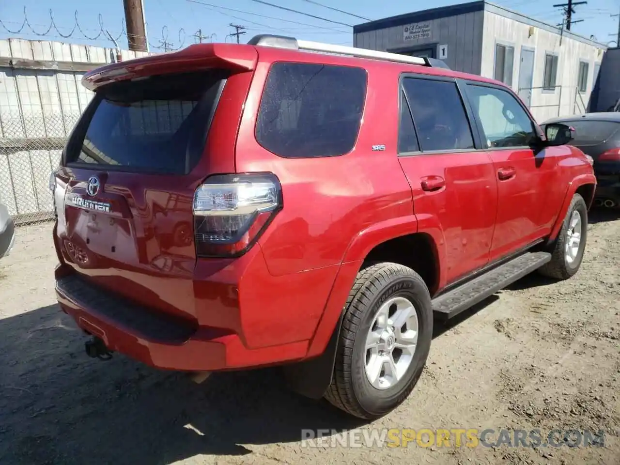 4 Photograph of a damaged car JTEMU5JR3M5916868 TOYOTA 4RUNNER 2021