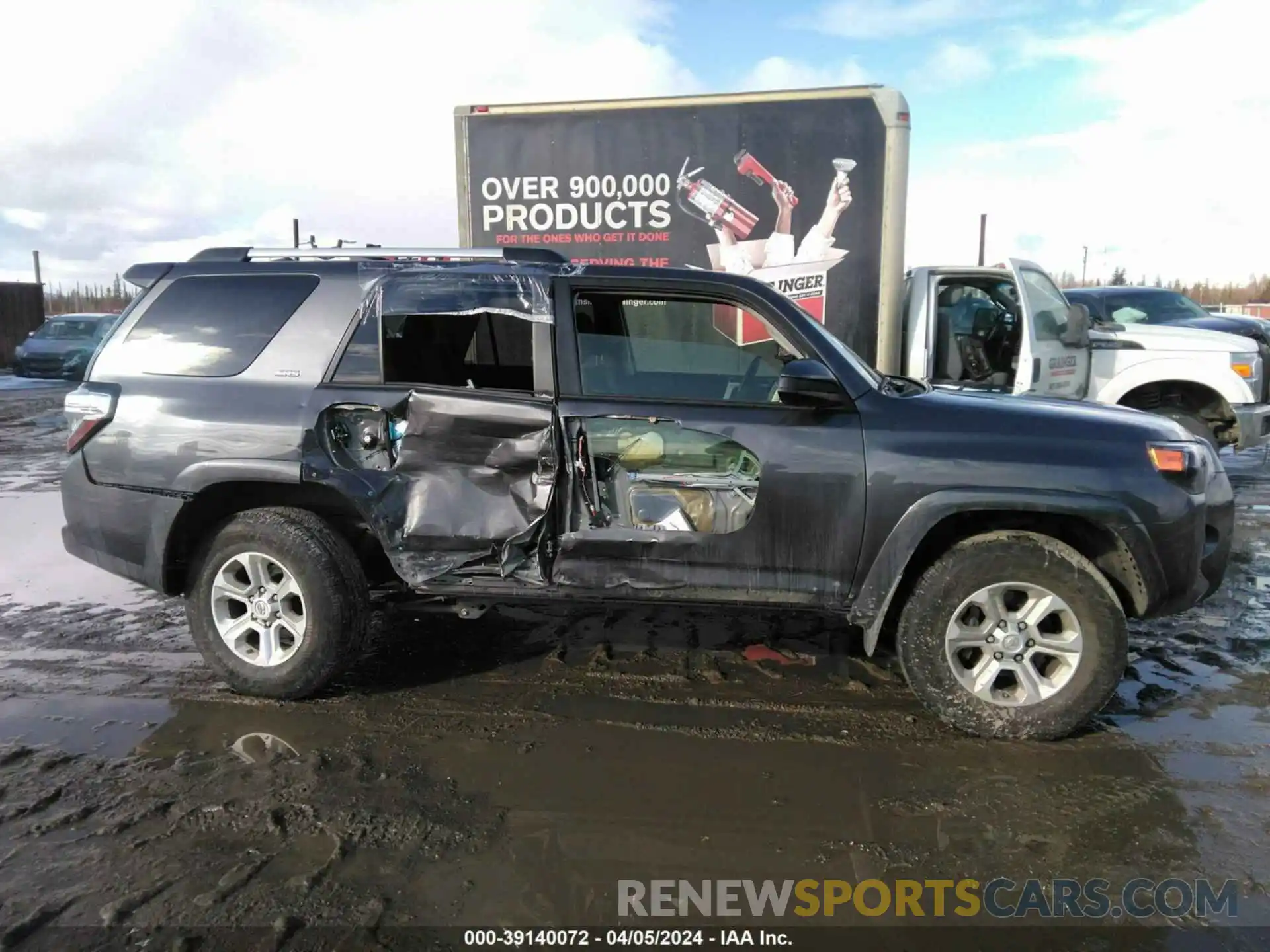 13 Photograph of a damaged car JTEMU5JR3M5947327 TOYOTA 4RUNNER 2021