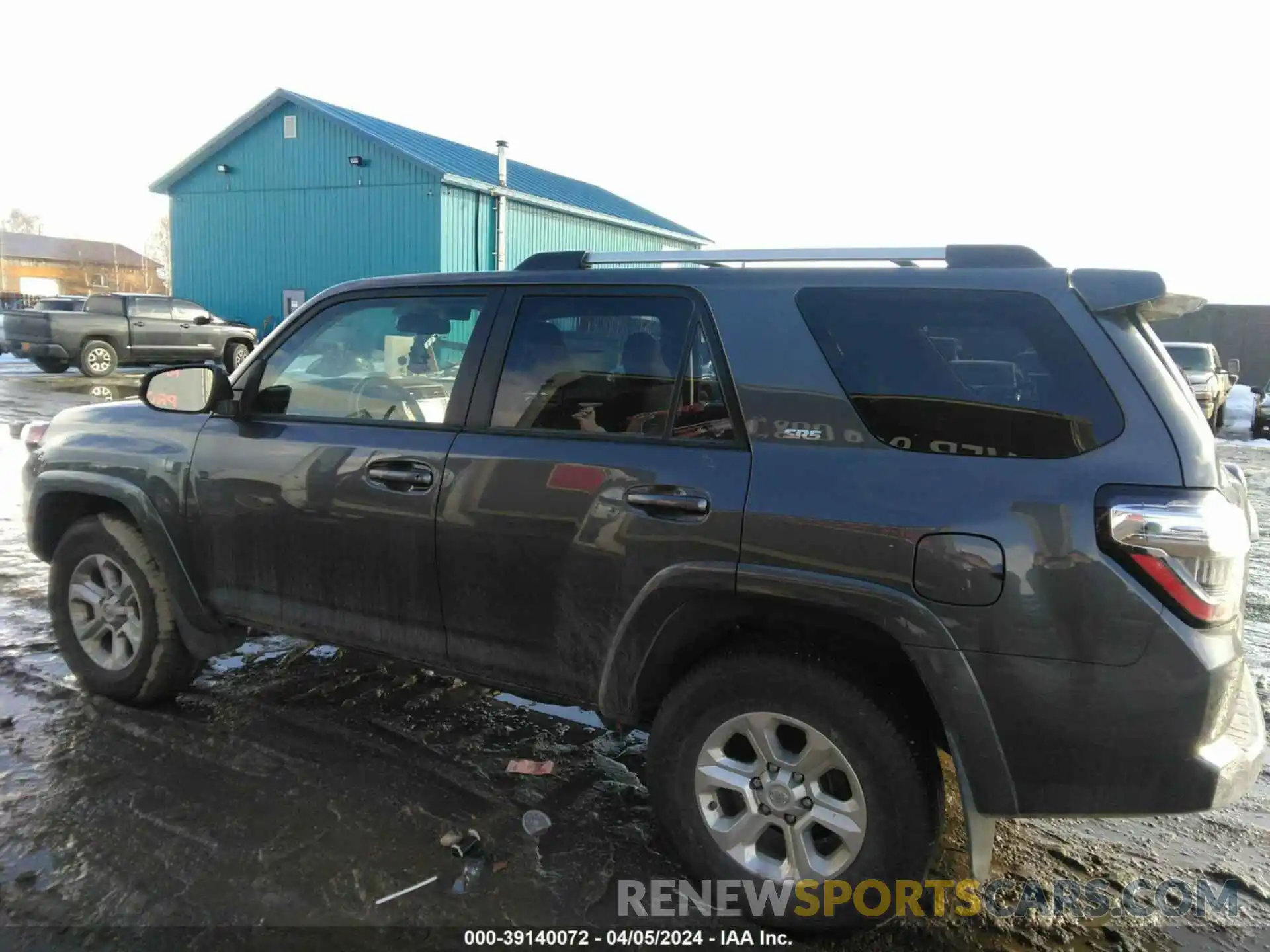 14 Photograph of a damaged car JTEMU5JR3M5947327 TOYOTA 4RUNNER 2021