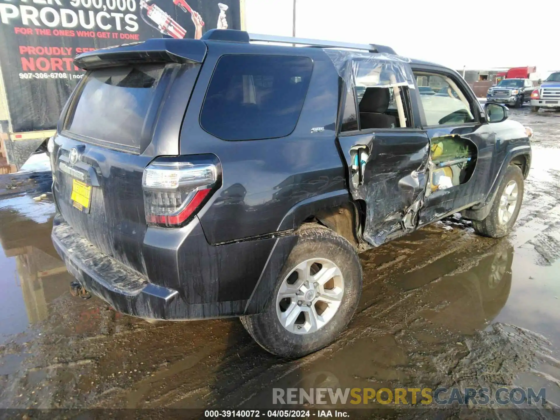 4 Photograph of a damaged car JTEMU5JR3M5947327 TOYOTA 4RUNNER 2021