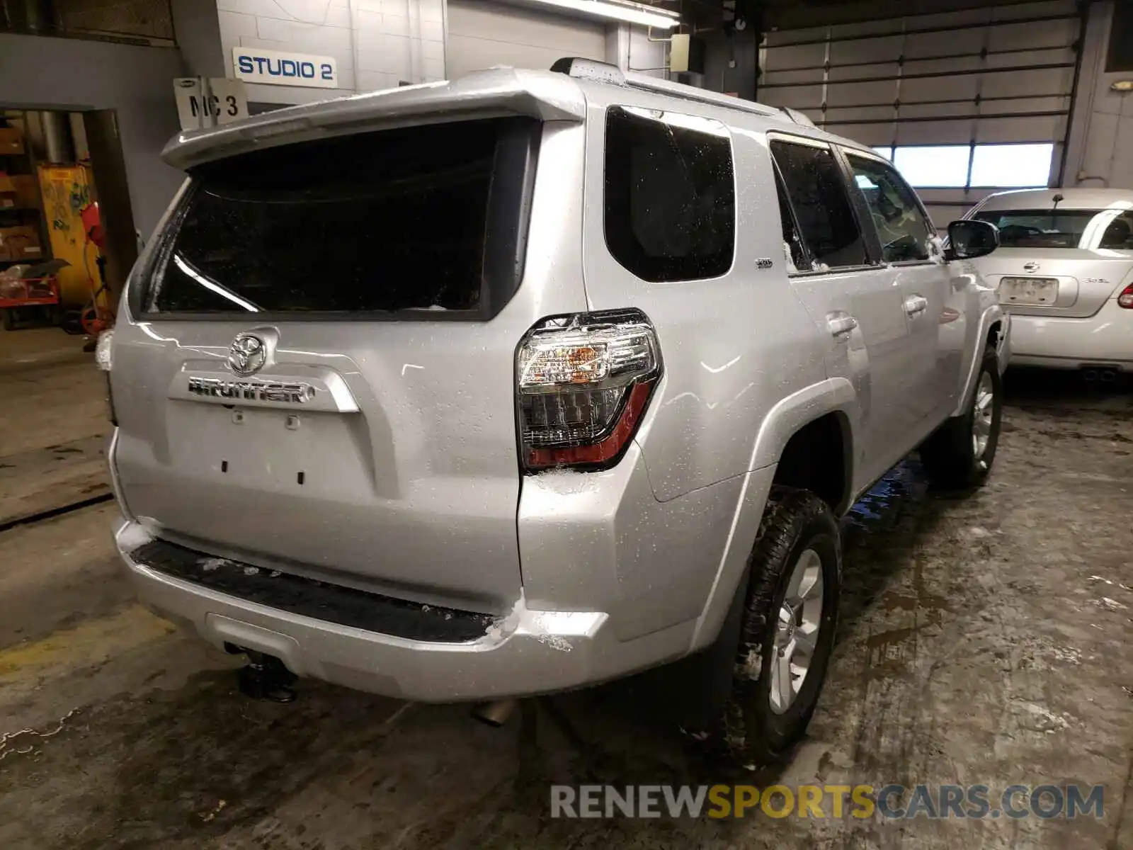 4 Photograph of a damaged car JTEMU5JR4M5867292 TOYOTA 4RUNNER 2021