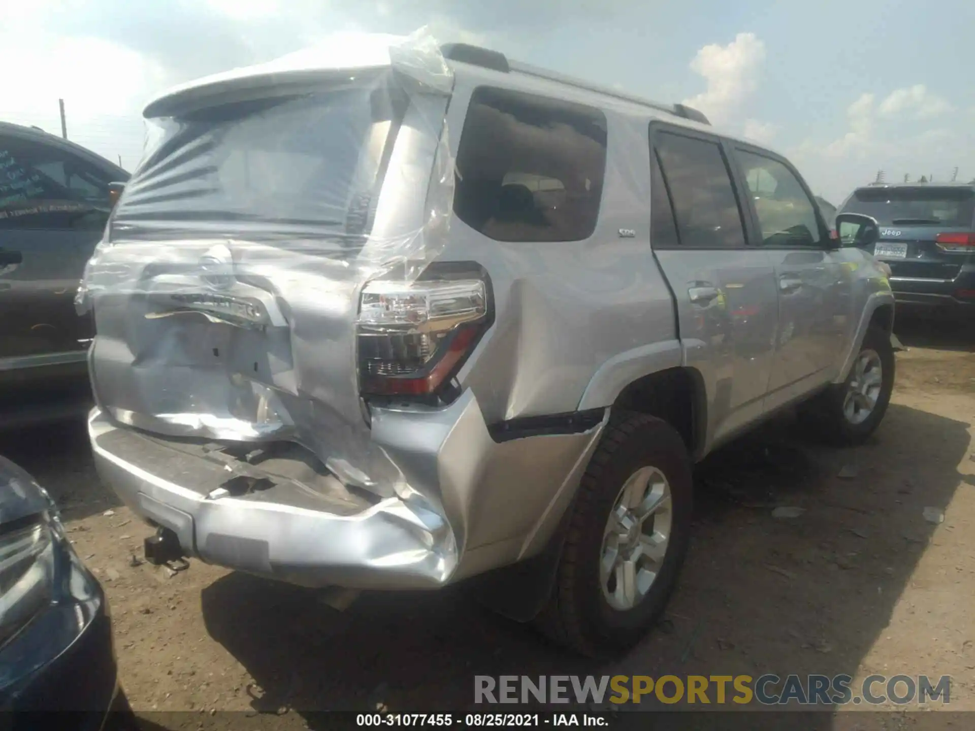 4 Photograph of a damaged car JTEMU5JR4M5885985 TOYOTA 4RUNNER 2021