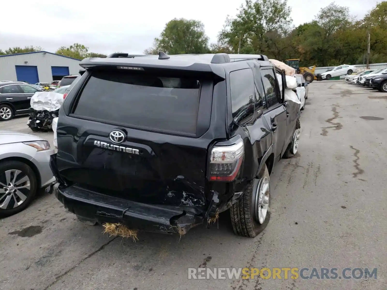 4 Photograph of a damaged car JTEMU5JR4M5895528 TOYOTA 4RUNNER 2021