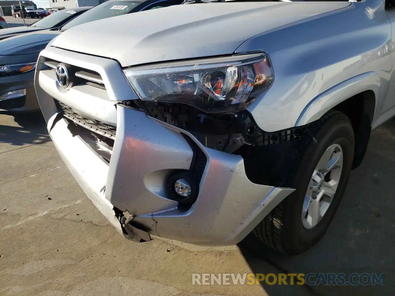 9 Photograph of a damaged car JTEMU5JR4M5928995 TOYOTA 4RUNNER 2021