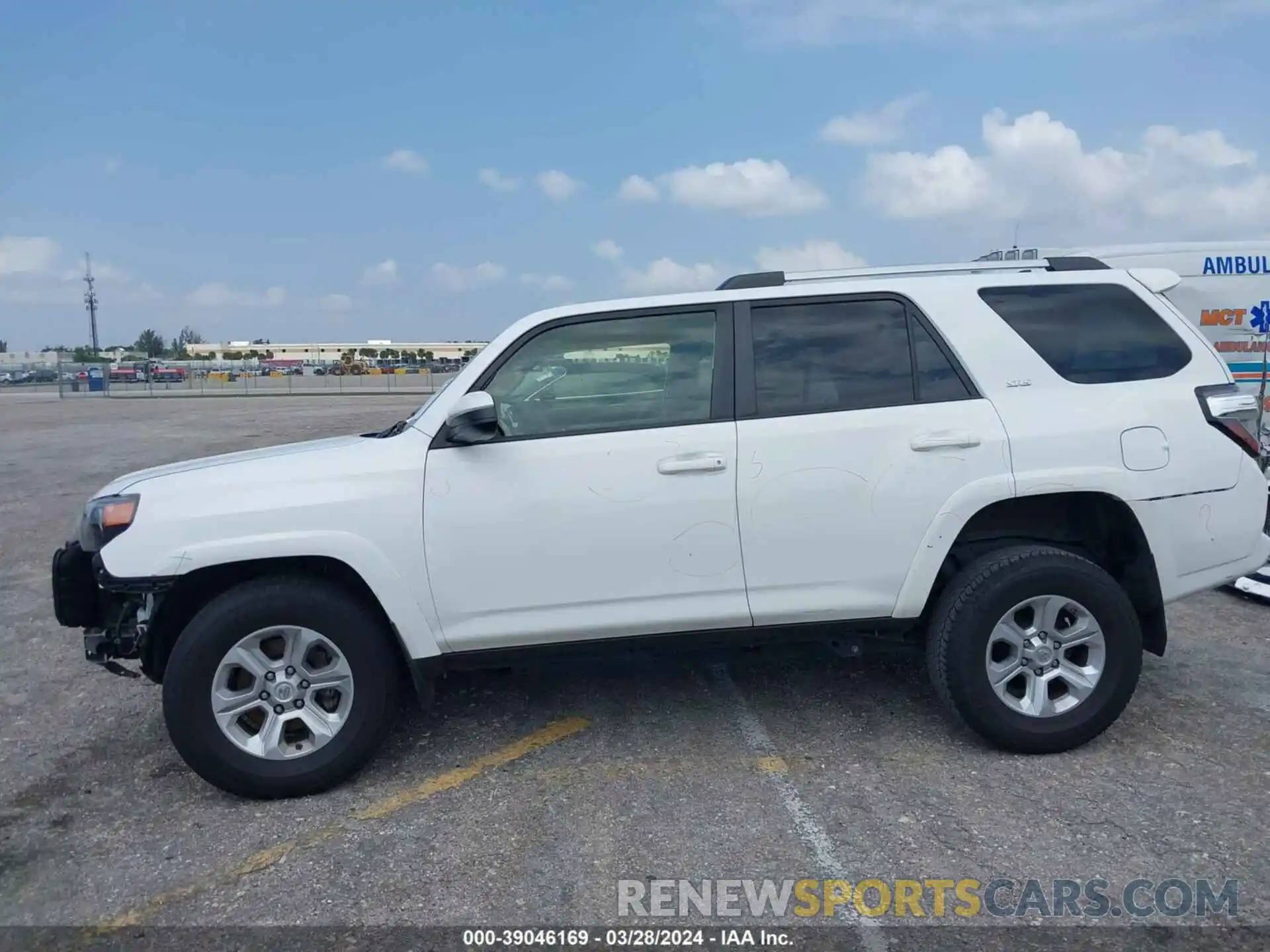 15 Photograph of a damaged car JTEMU5JR4M5935932 TOYOTA 4RUNNER 2021