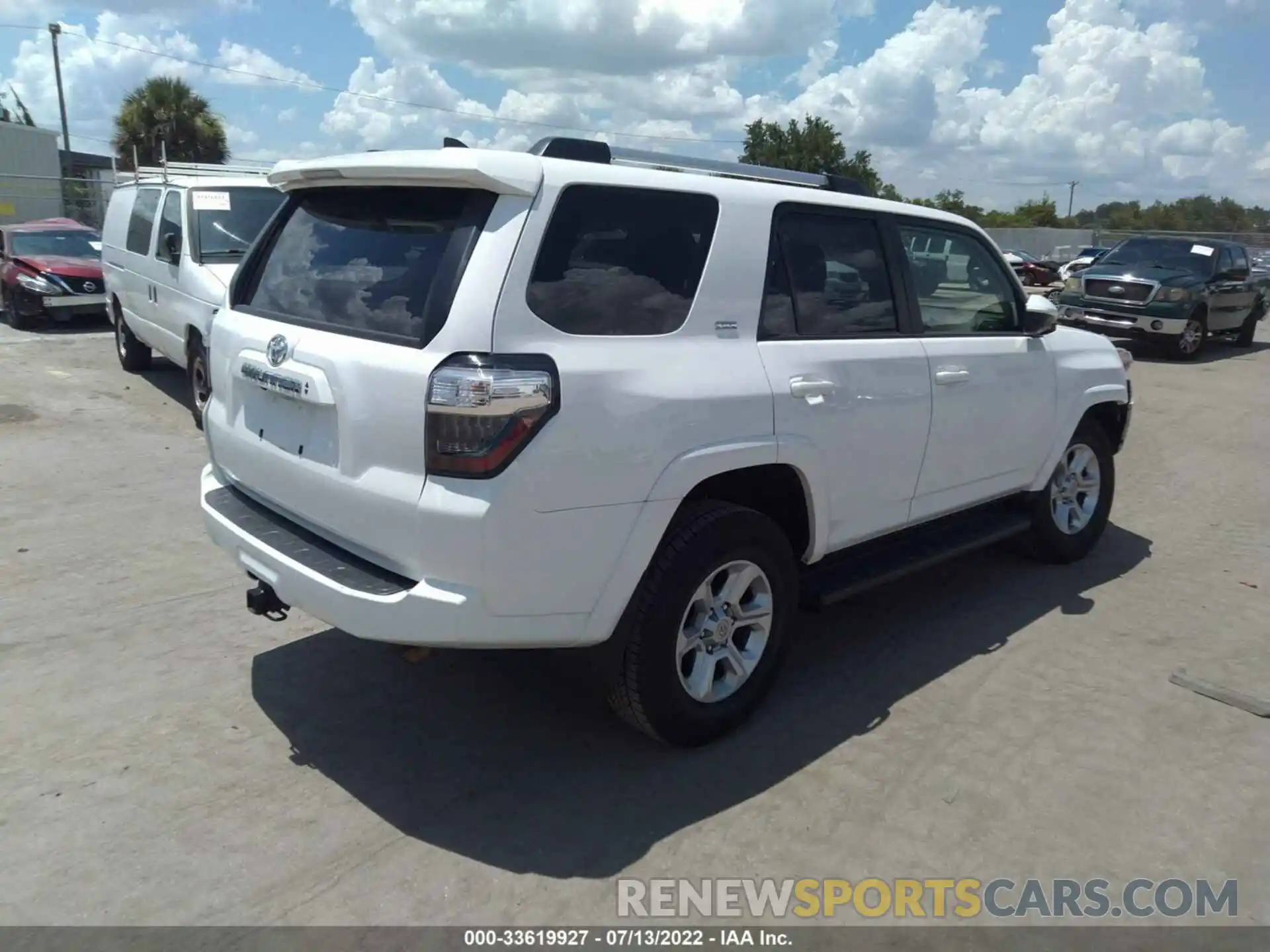 4 Photograph of a damaged car JTEMU5JR4M5941486 TOYOTA 4RUNNER 2021