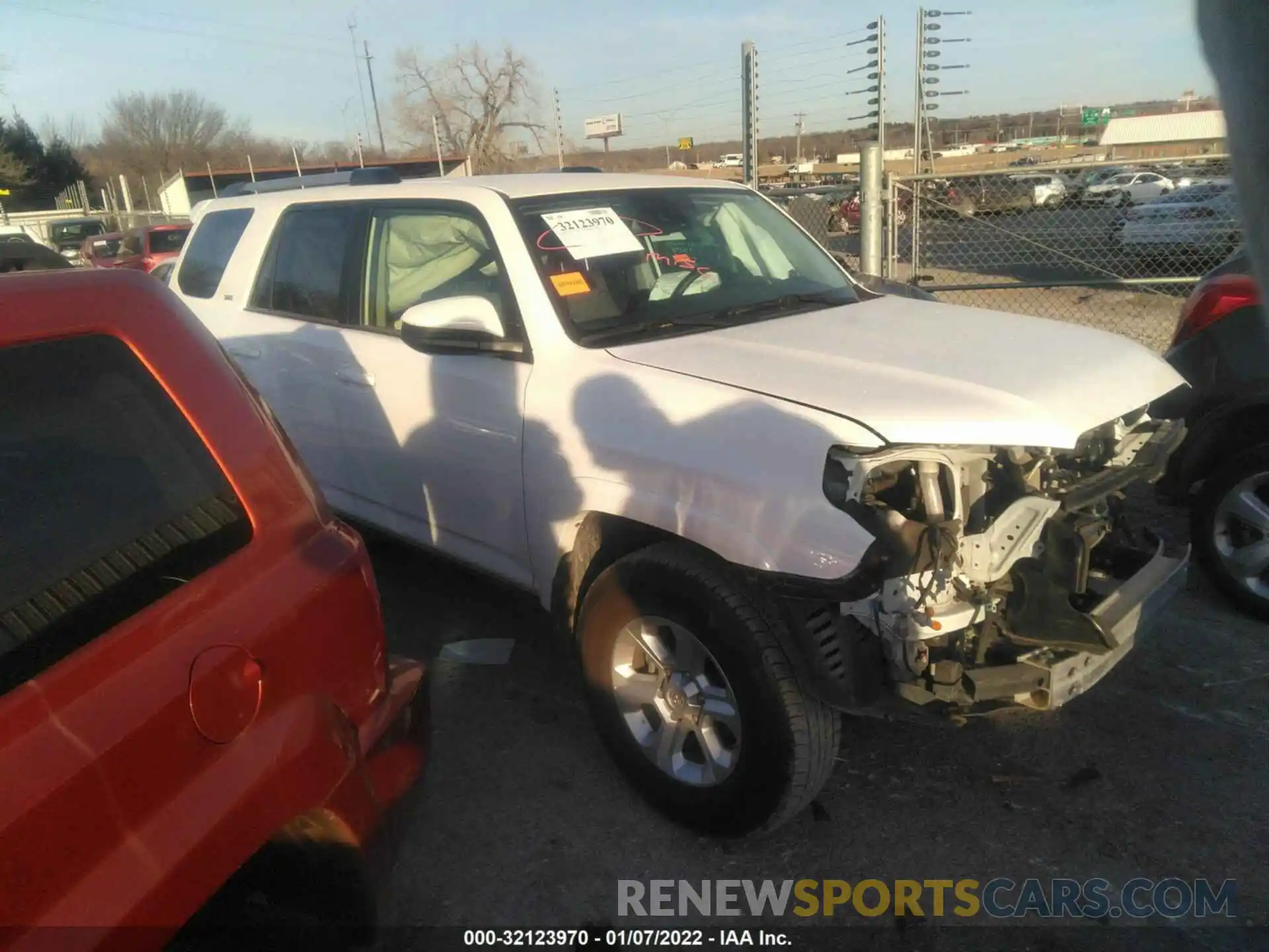 1 Photograph of a damaged car JTEMU5JR5M5884019 TOYOTA 4RUNNER 2021