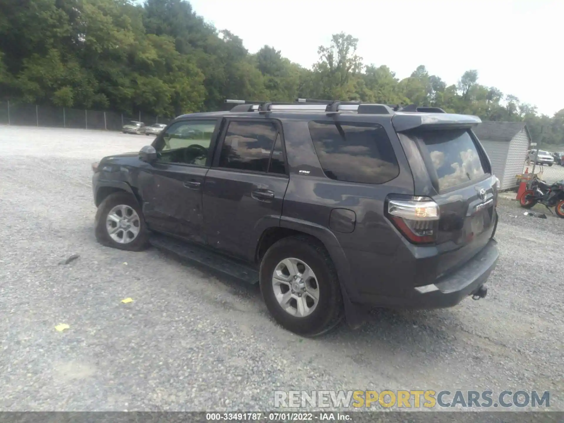 3 Photograph of a damaged car JTEMU5JR5M5892816 TOYOTA 4RUNNER 2021