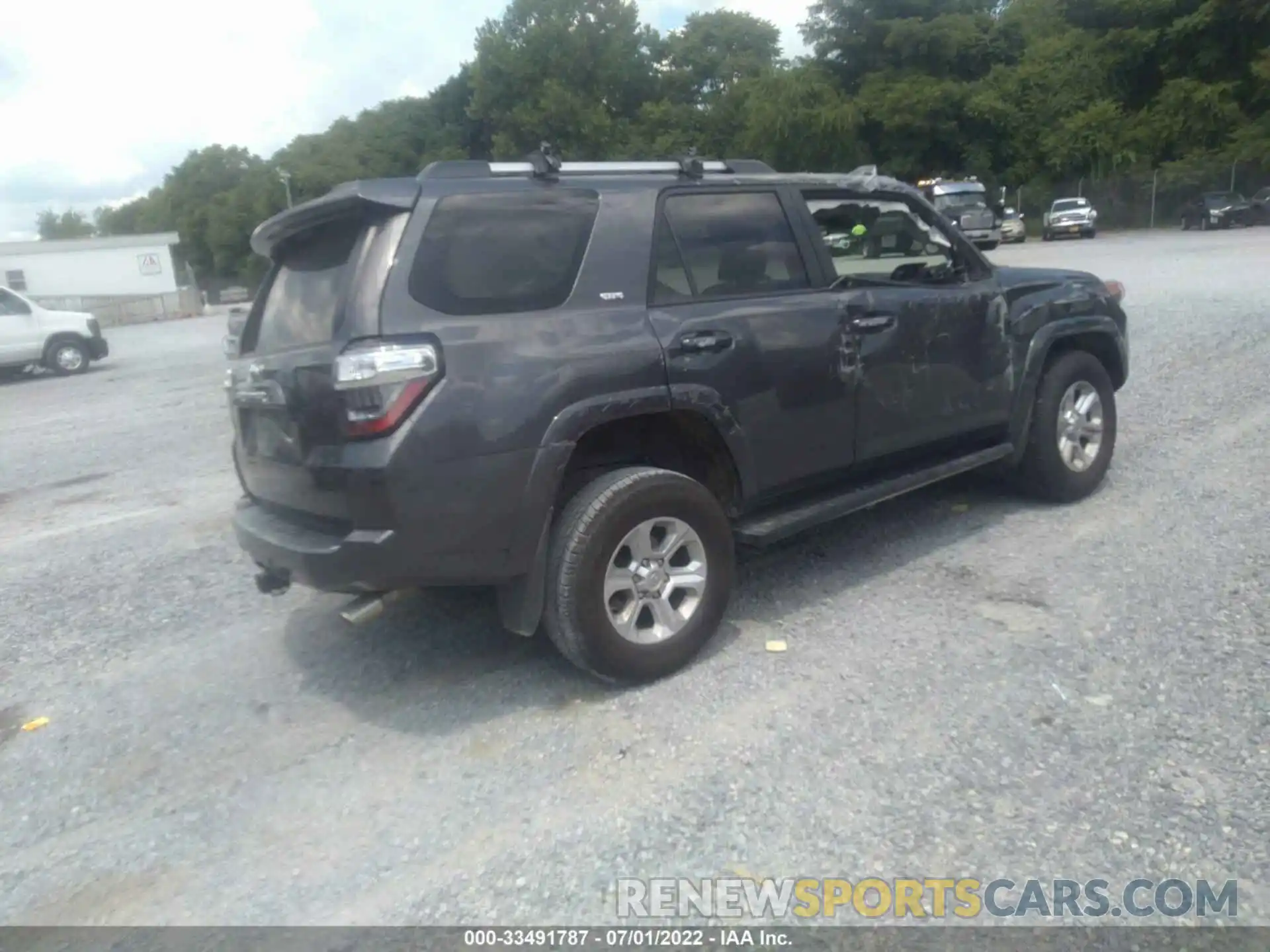 4 Photograph of a damaged car JTEMU5JR5M5892816 TOYOTA 4RUNNER 2021