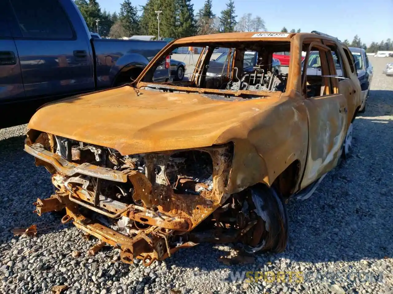 2 Photograph of a damaged car JTEMU5JR5M5915088 TOYOTA 4RUNNER 2021