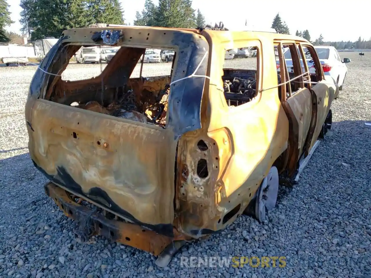 4 Photograph of a damaged car JTEMU5JR5M5915088 TOYOTA 4RUNNER 2021