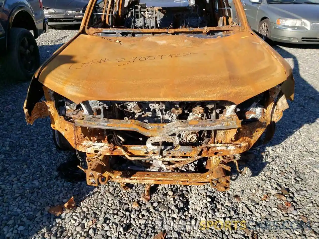 7 Photograph of a damaged car JTEMU5JR5M5915088 TOYOTA 4RUNNER 2021