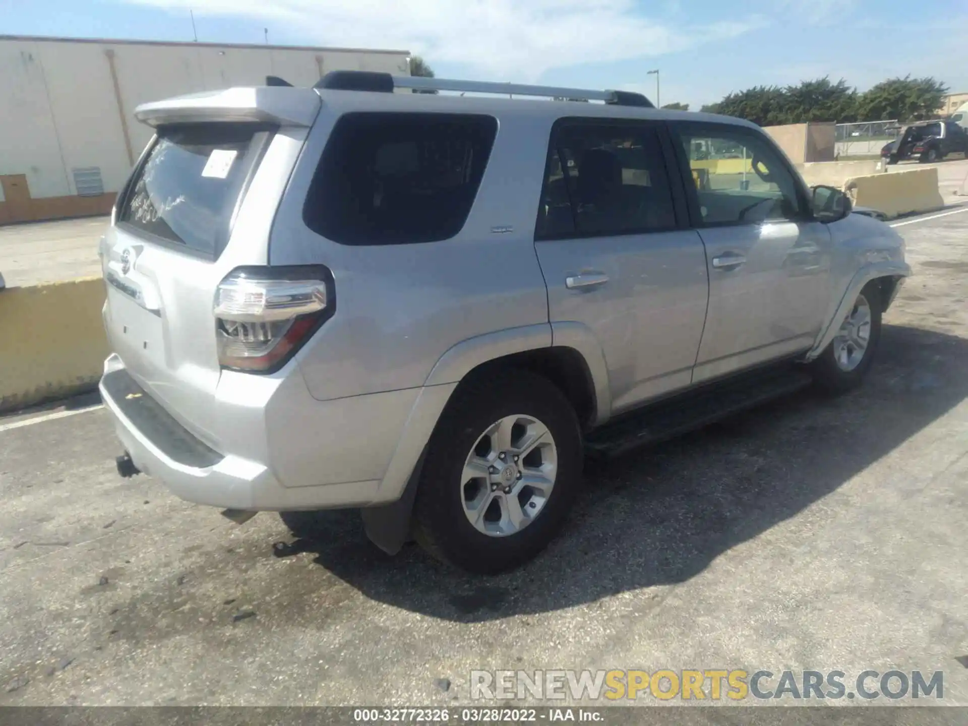 4 Photograph of a damaged car JTEMU5JR5M5917715 TOYOTA 4RUNNER 2021