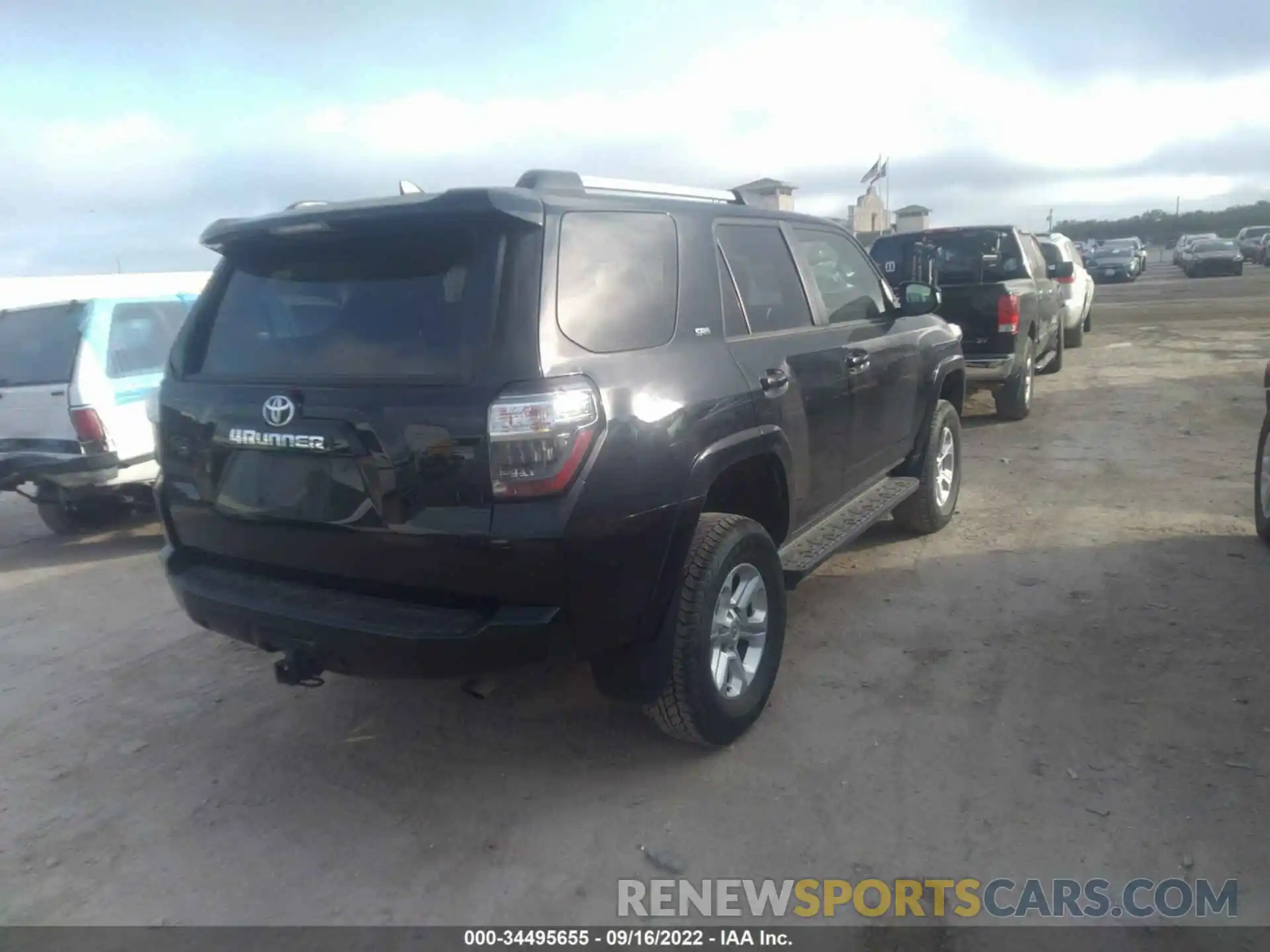 4 Photograph of a damaged car JTEMU5JR5M5929038 TOYOTA 4RUNNER 2021