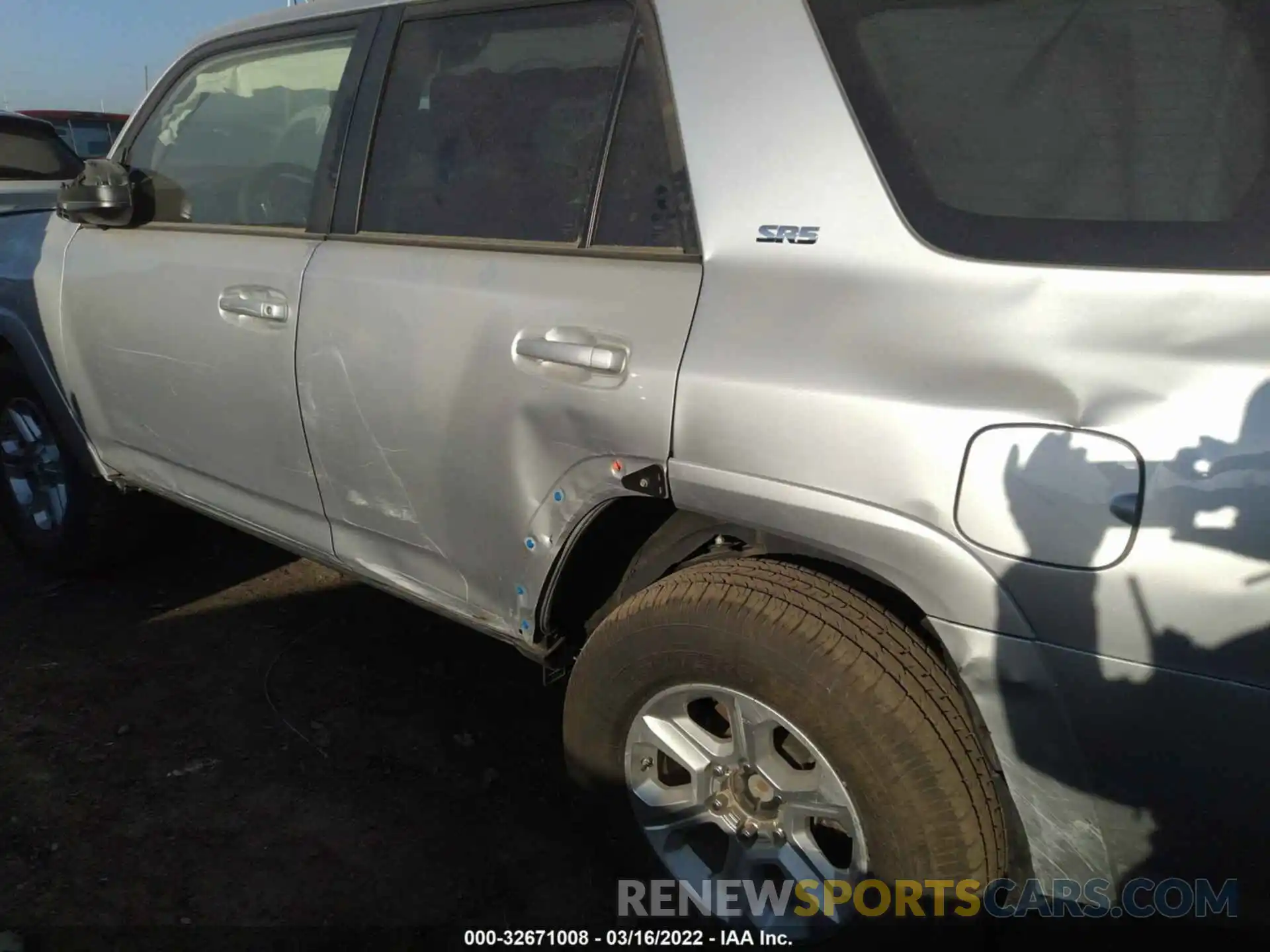 6 Photograph of a damaged car JTEMU5JR5M5937785 TOYOTA 4RUNNER 2021