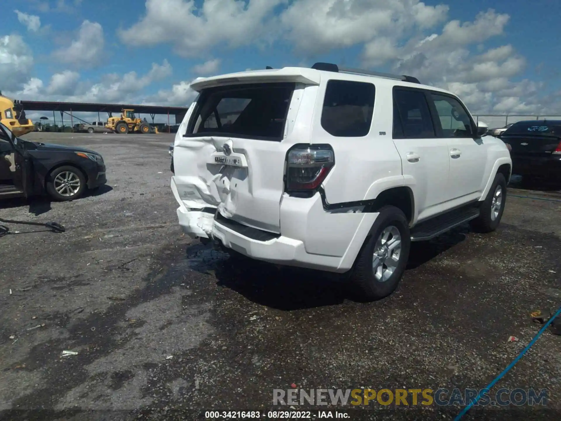 4 Photograph of a damaged car JTEMU5JR5M5940041 TOYOTA 4RUNNER 2021