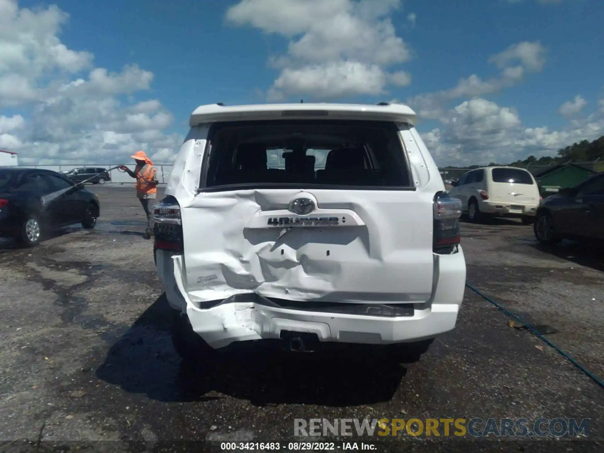 6 Photograph of a damaged car JTEMU5JR5M5940041 TOYOTA 4RUNNER 2021