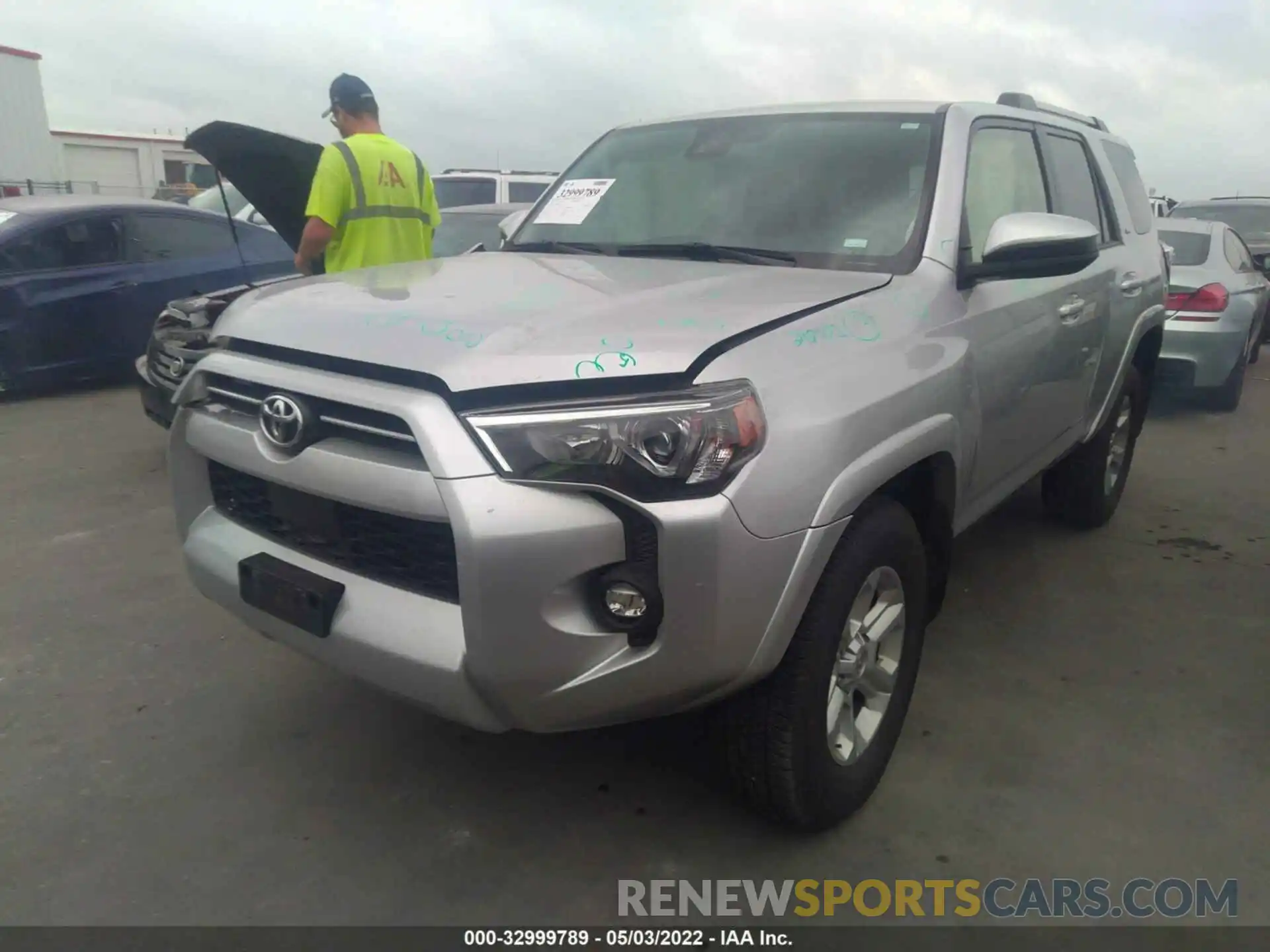 2 Photograph of a damaged car JTEMU5JR6M5880559 TOYOTA 4RUNNER 2021