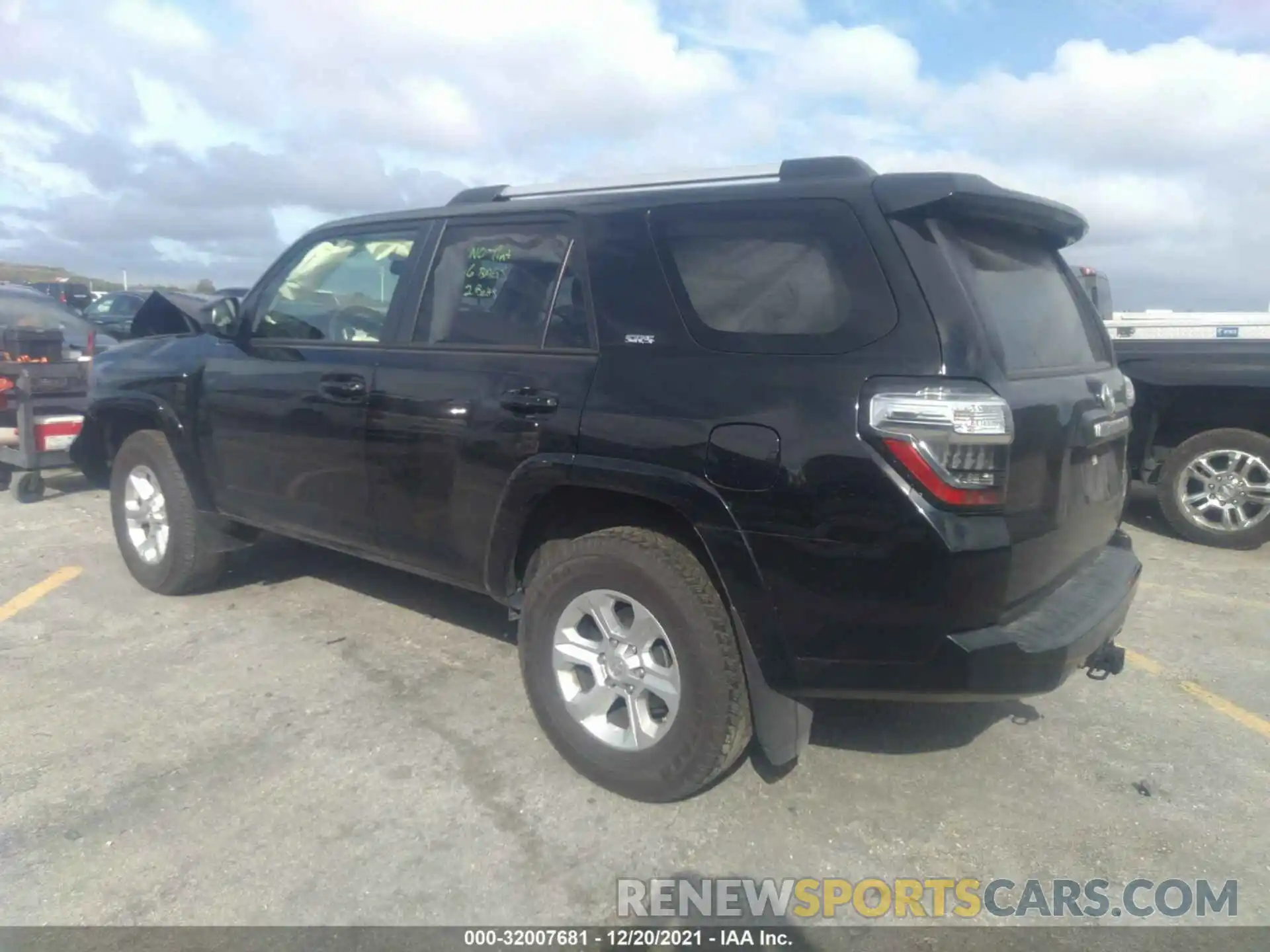 3 Photograph of a damaged car JTEMU5JR6M5880612 TOYOTA 4RUNNER 2021