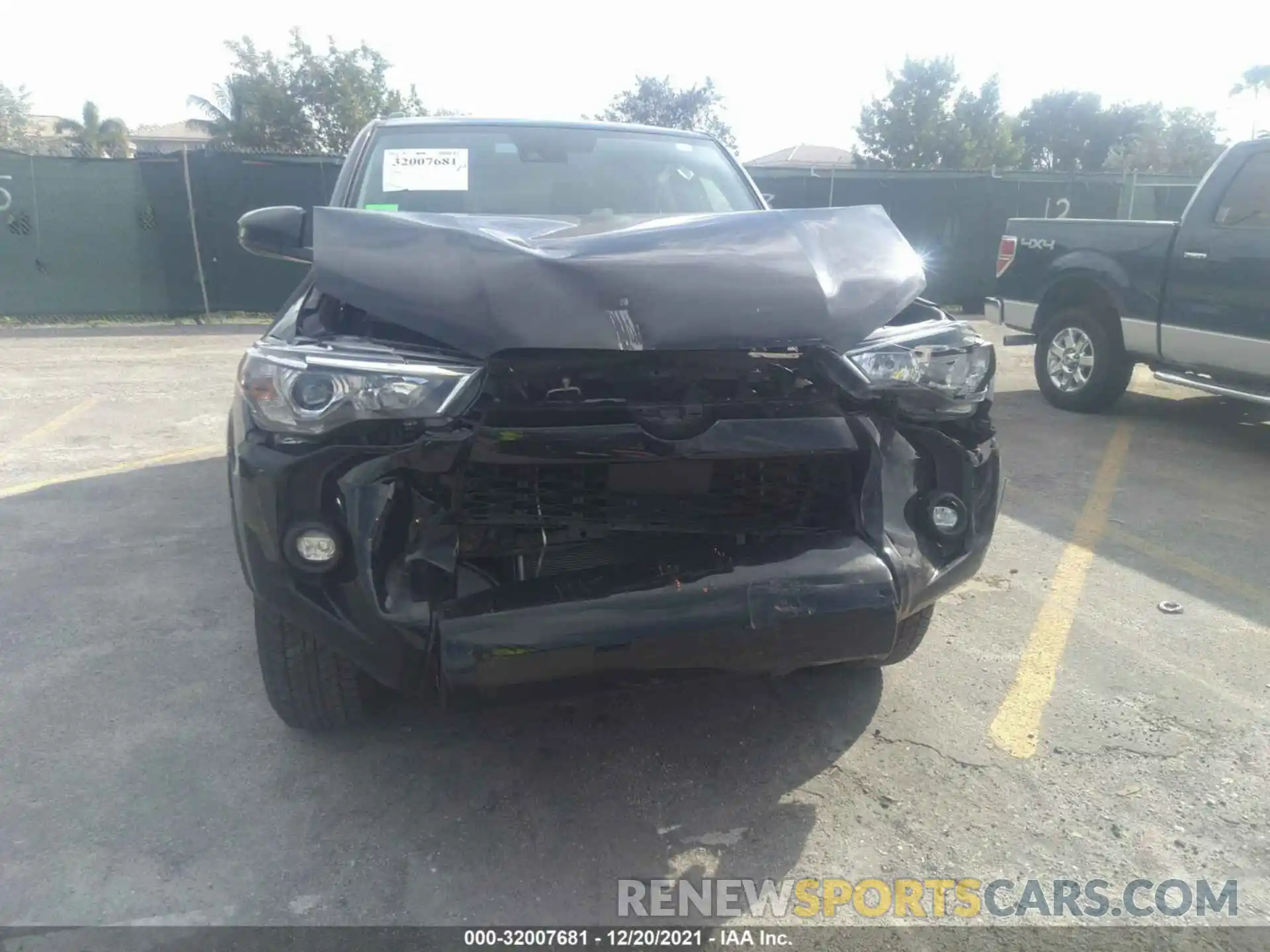 6 Photograph of a damaged car JTEMU5JR6M5880612 TOYOTA 4RUNNER 2021