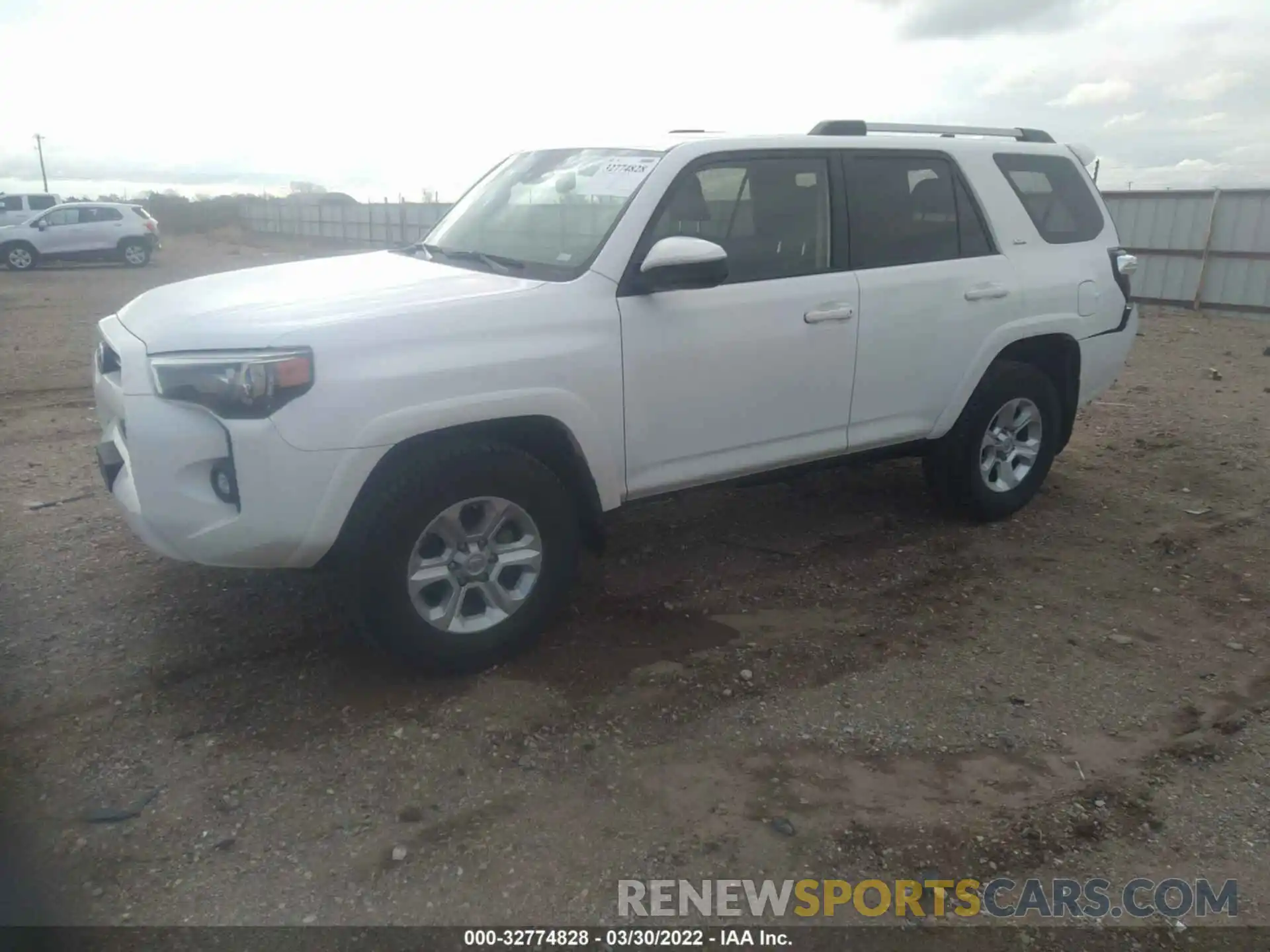 2 Photograph of a damaged car JTEMU5JR6M5883851 TOYOTA 4RUNNER 2021