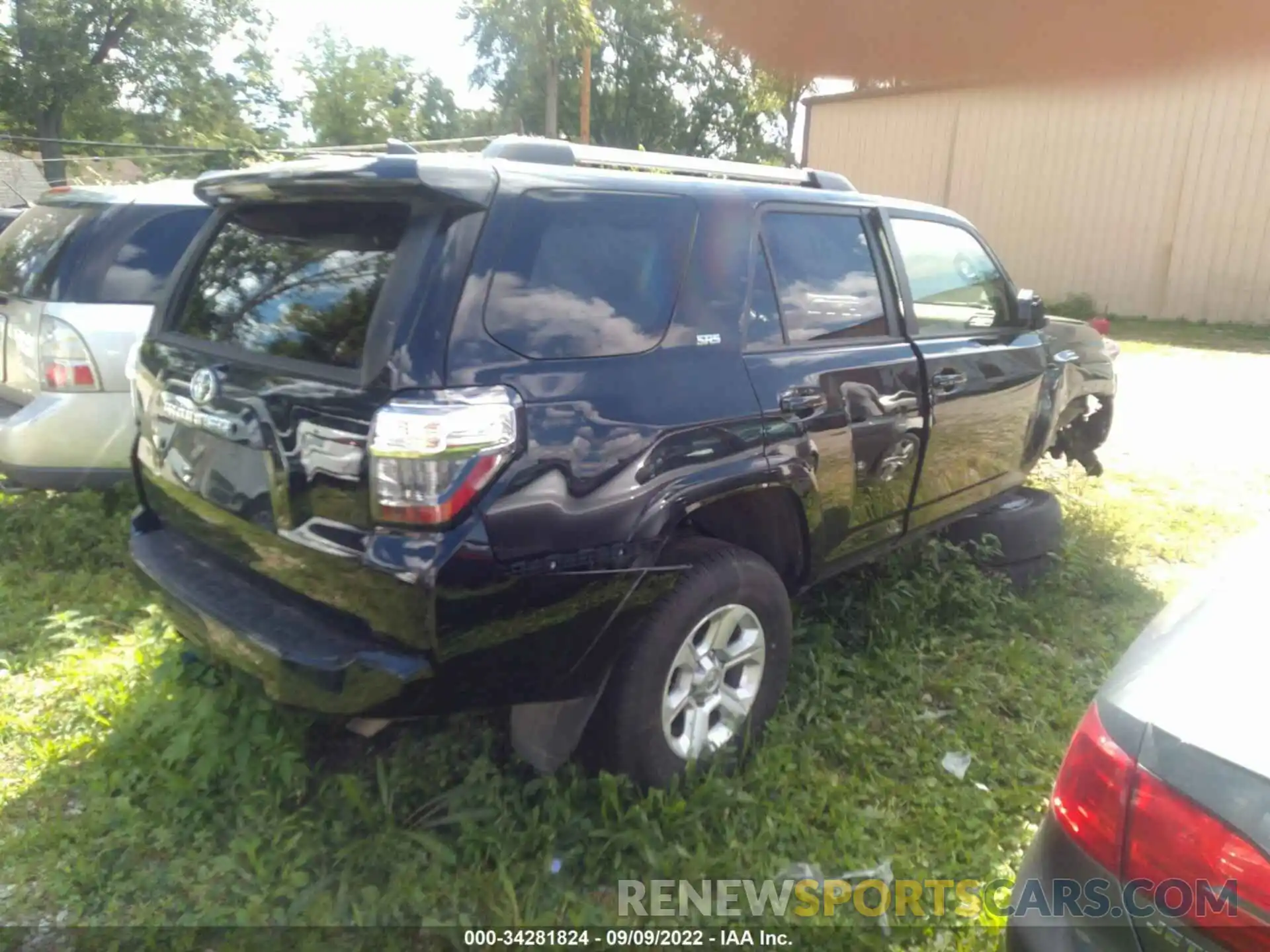 4 Photograph of a damaged car JTEMU5JR6M5895997 TOYOTA 4RUNNER 2021