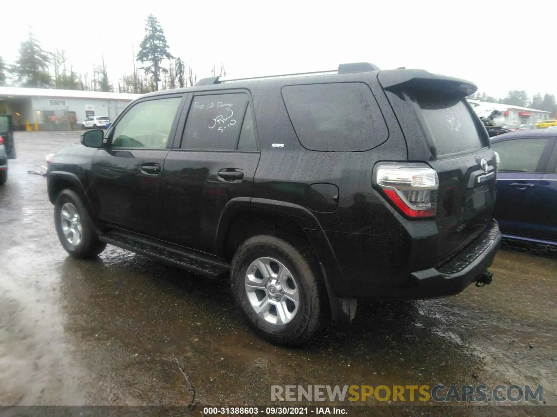 3 Photograph of a damaged car JTEMU5JR6M5931753 TOYOTA 4RUNNER 2021