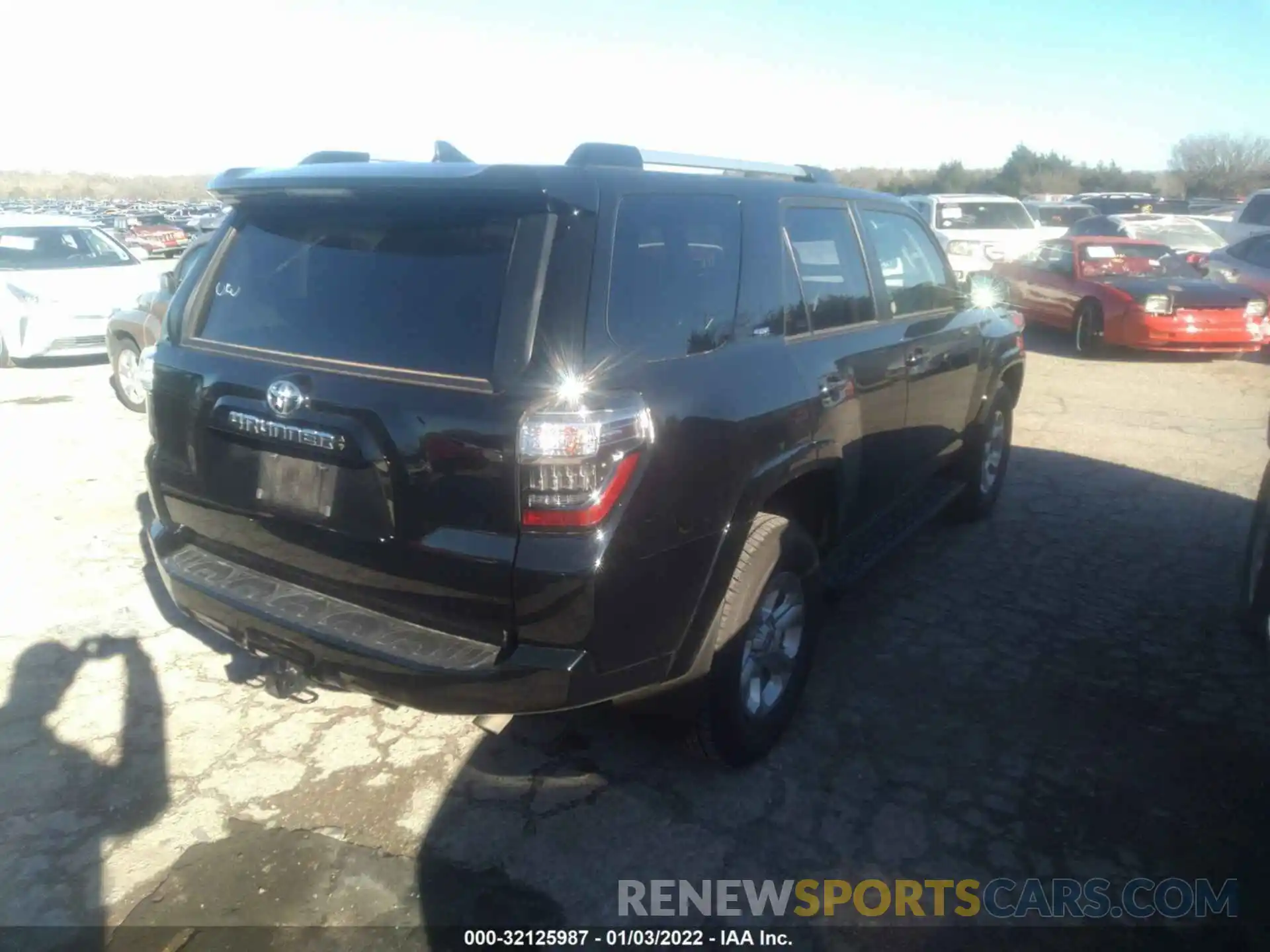 4 Photograph of a damaged car JTEMU5JR6M5940243 TOYOTA 4RUNNER 2021