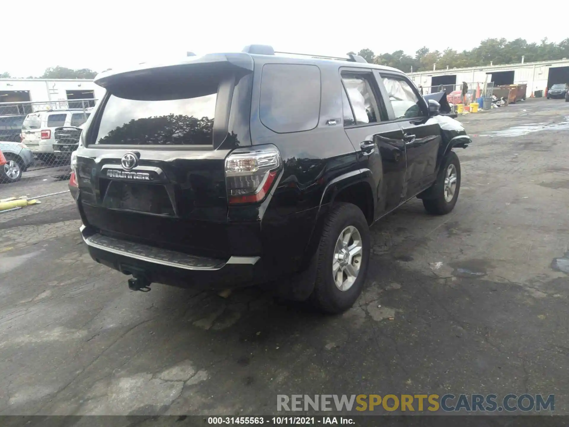 4 Photograph of a damaged car JTEMU5JR7M5850776 TOYOTA 4RUNNER 2021