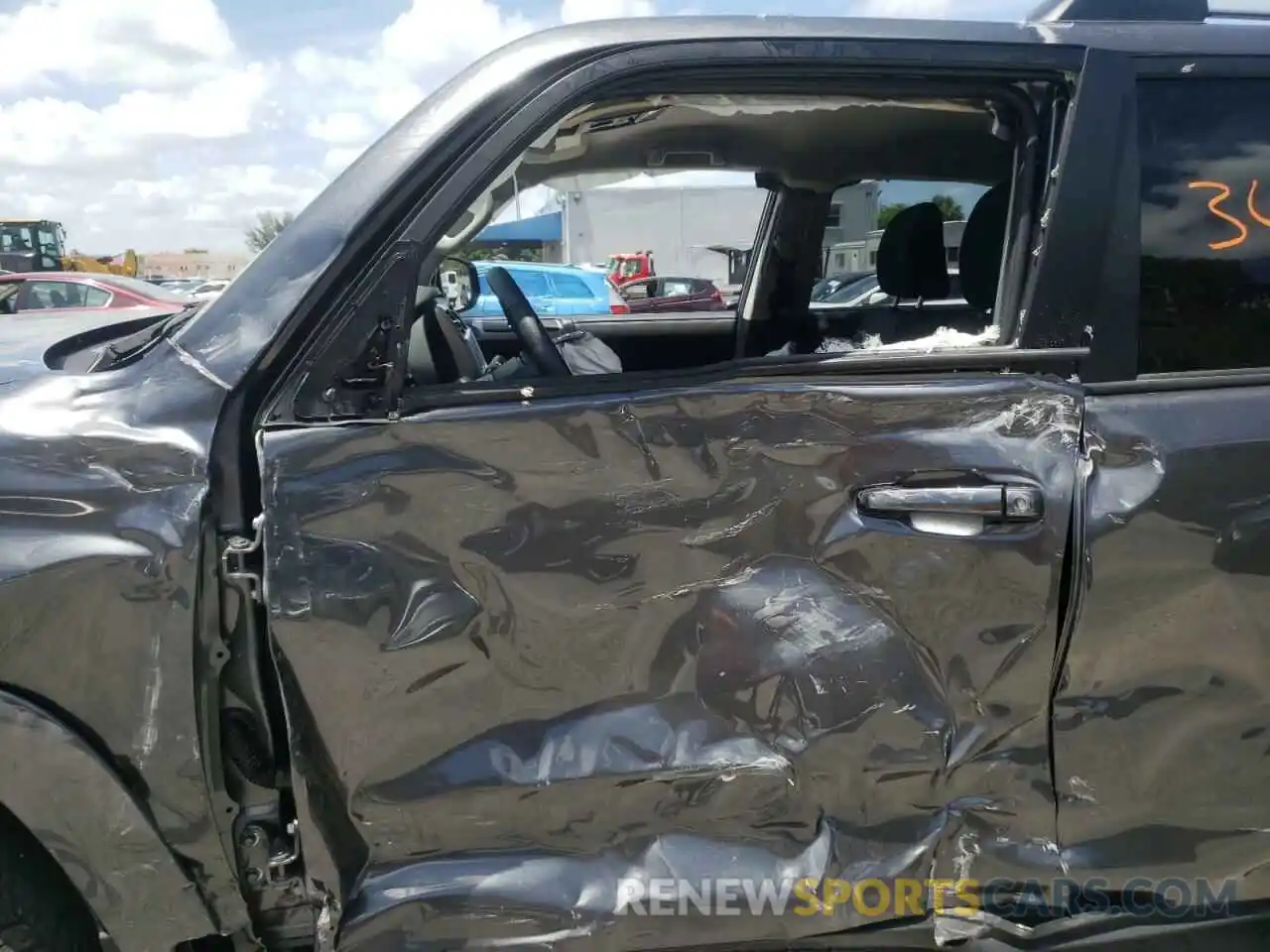 10 Photograph of a damaged car JTEMU5JR7M5860787 TOYOTA 4RUNNER 2021